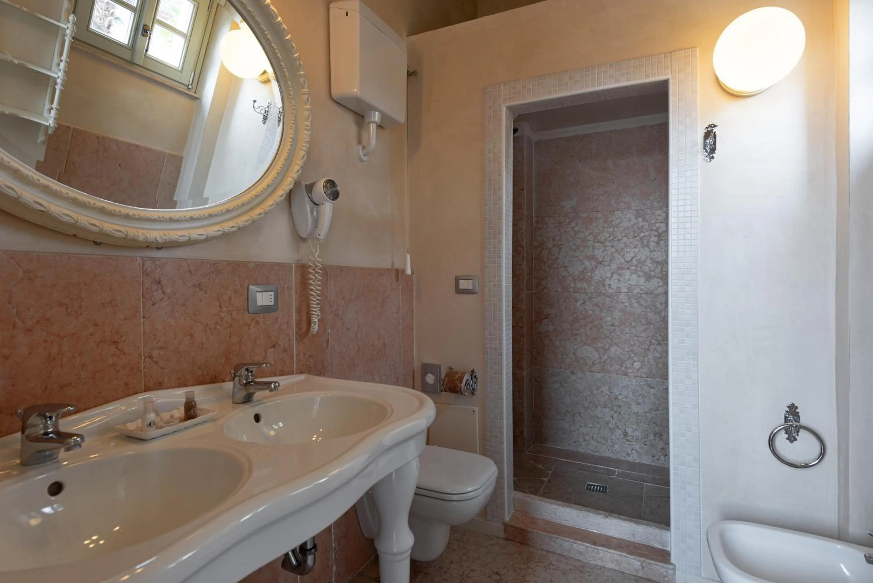 Bathroom in Hotel Palazzo Novello