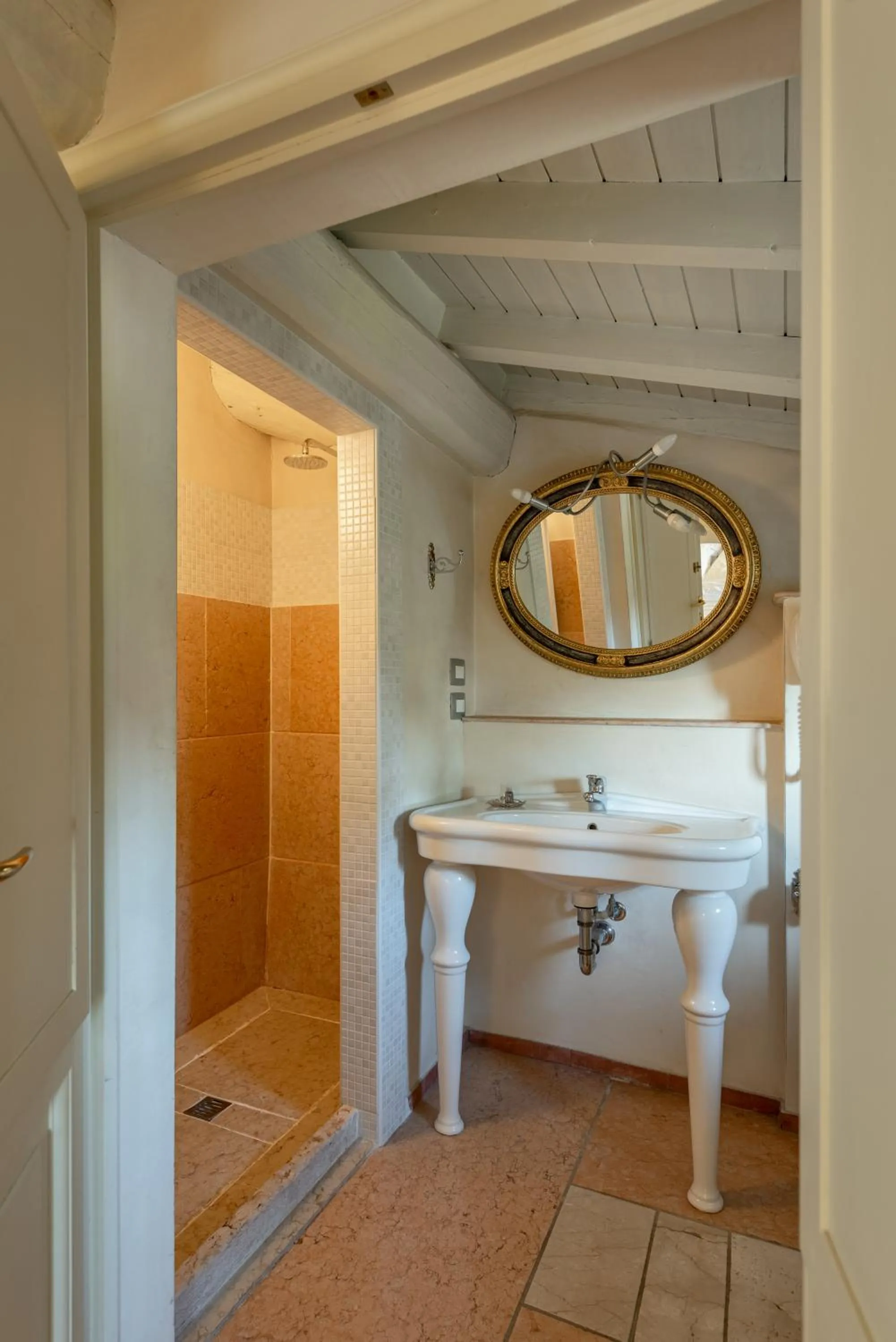 Shower in Hotel Palazzo Novello