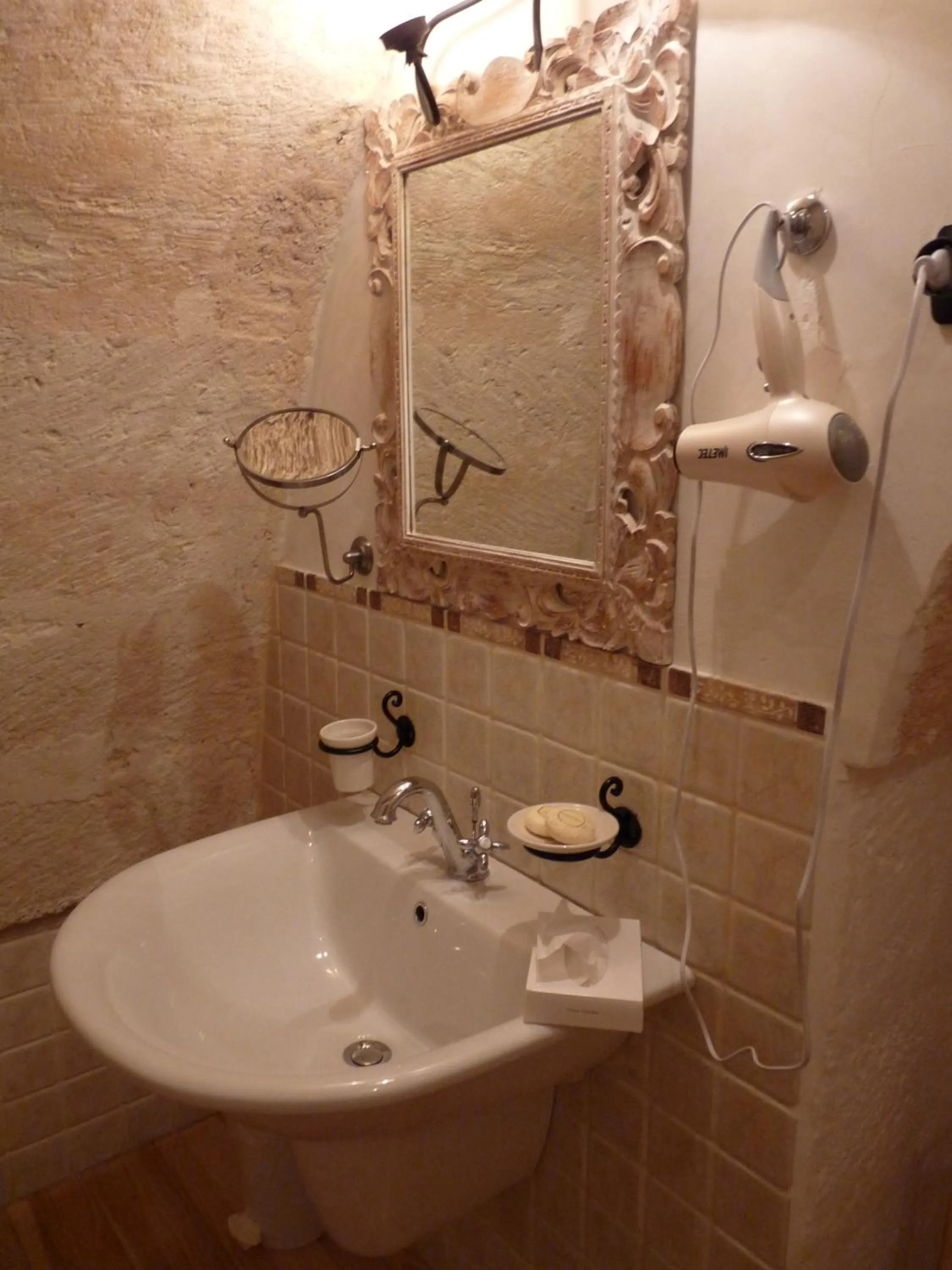 Bathroom in Hotel Masseria Fortificata Donnaloia