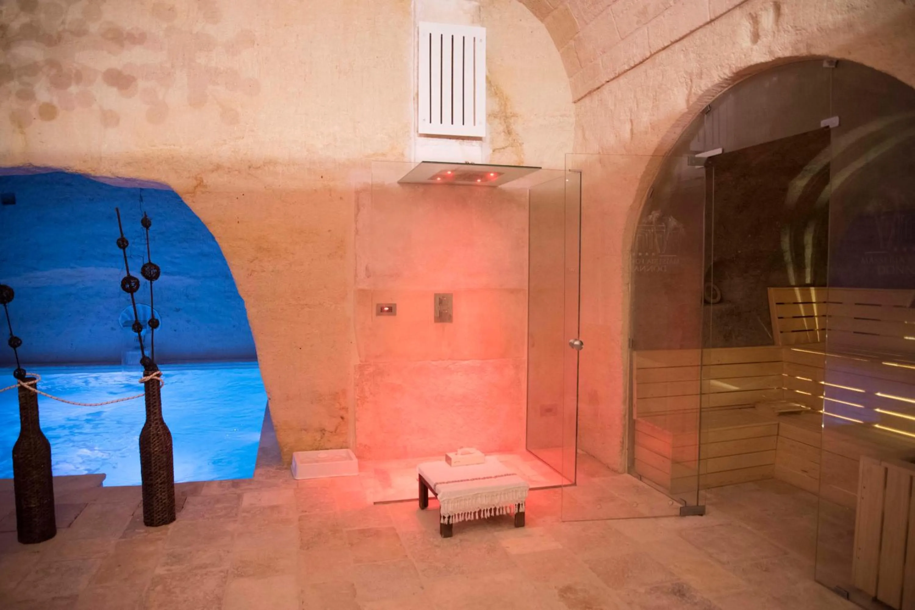 Hot Tub in Hotel Masseria Fortificata Donnaloia