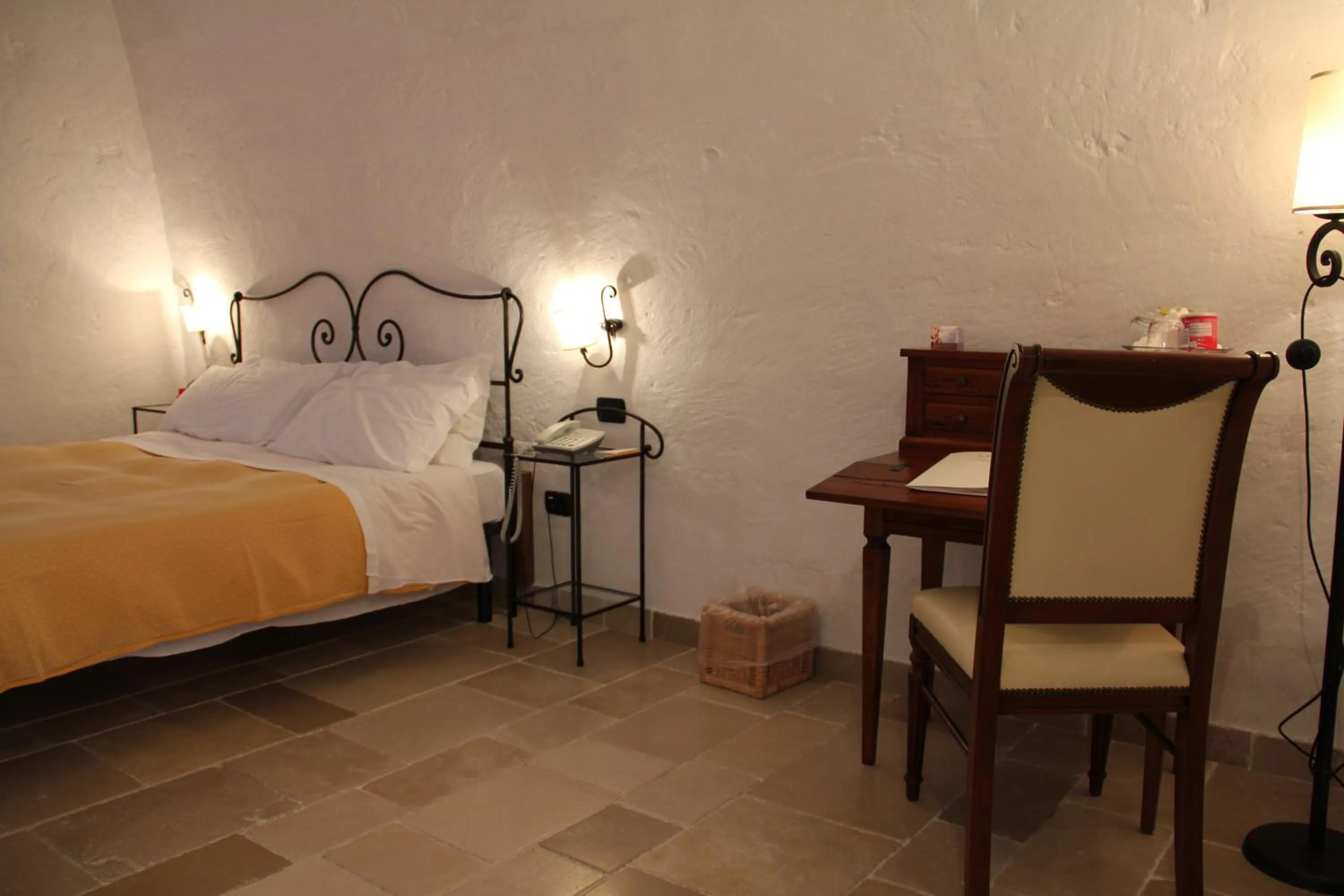 Bed in Hotel Masseria Fortificata Donnaloia