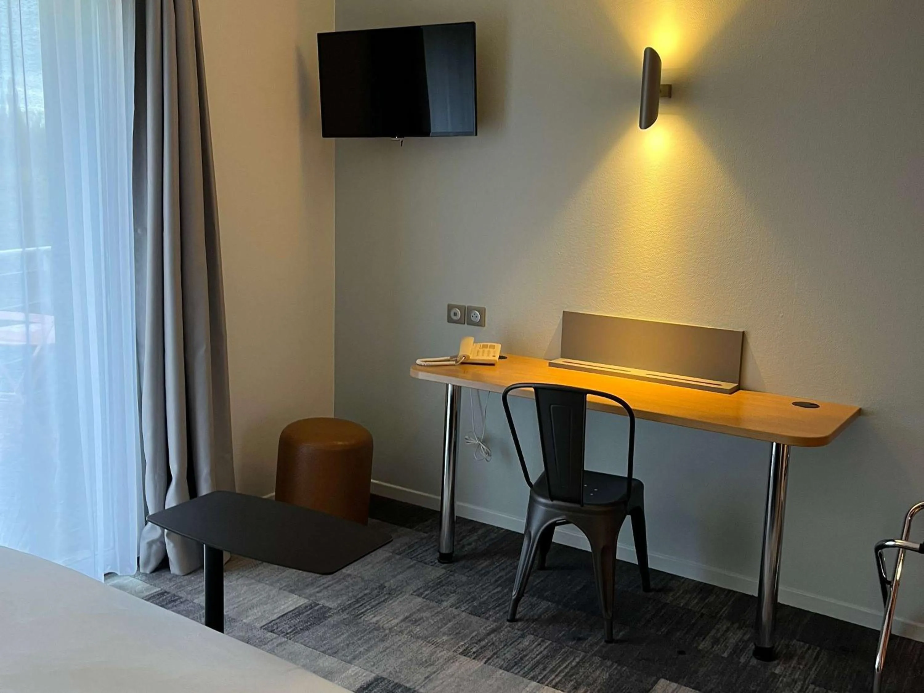Standard Twin Room in ibis Styles Bourbon Lancy