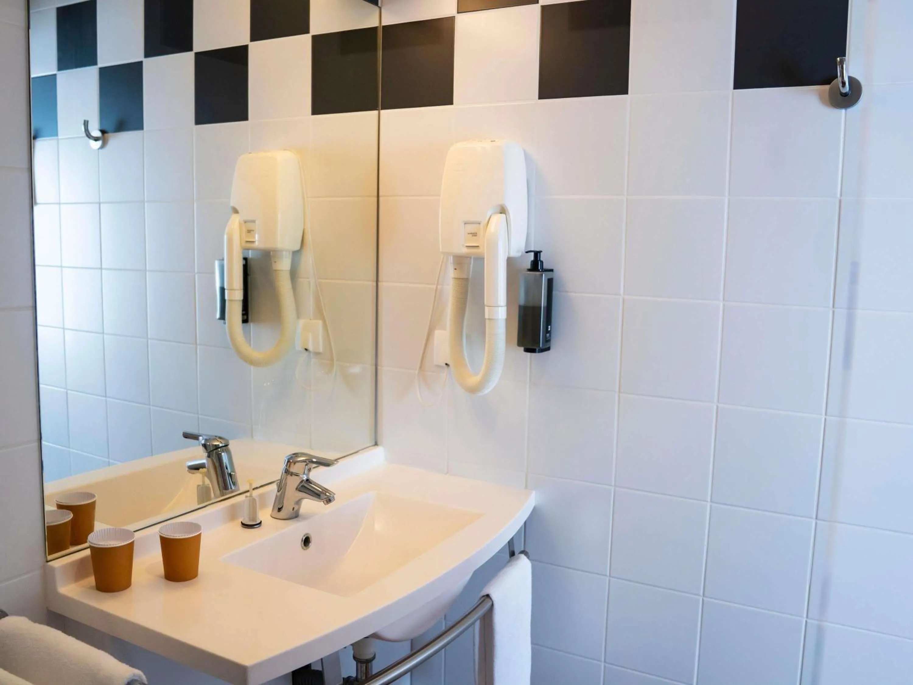 Bedroom in ibis Styles Bourbon Lancy