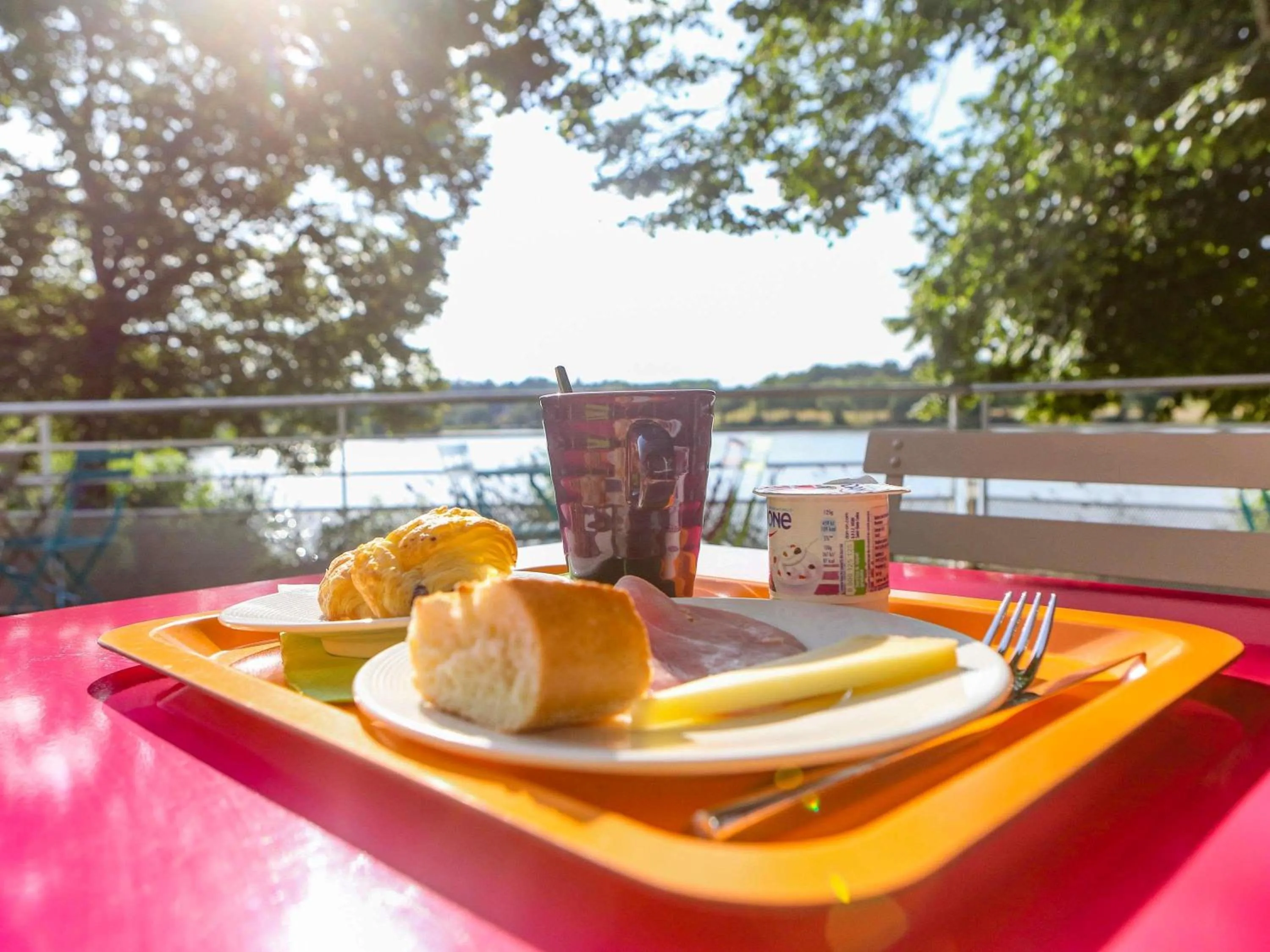 Breakfast in ibis Styles Bourbon Lancy