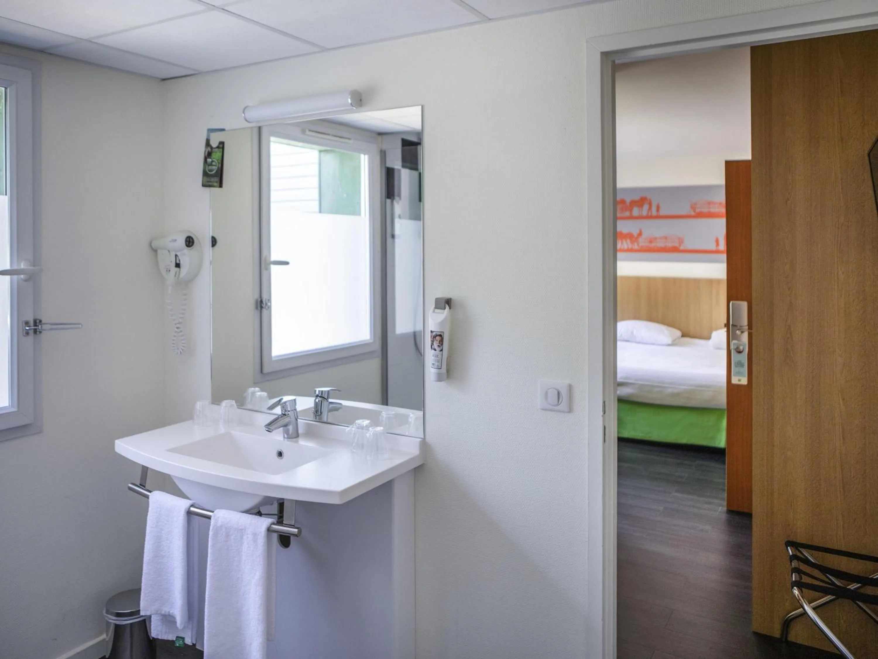 Bedroom, Bed in ibis Styles Bourbon Lancy