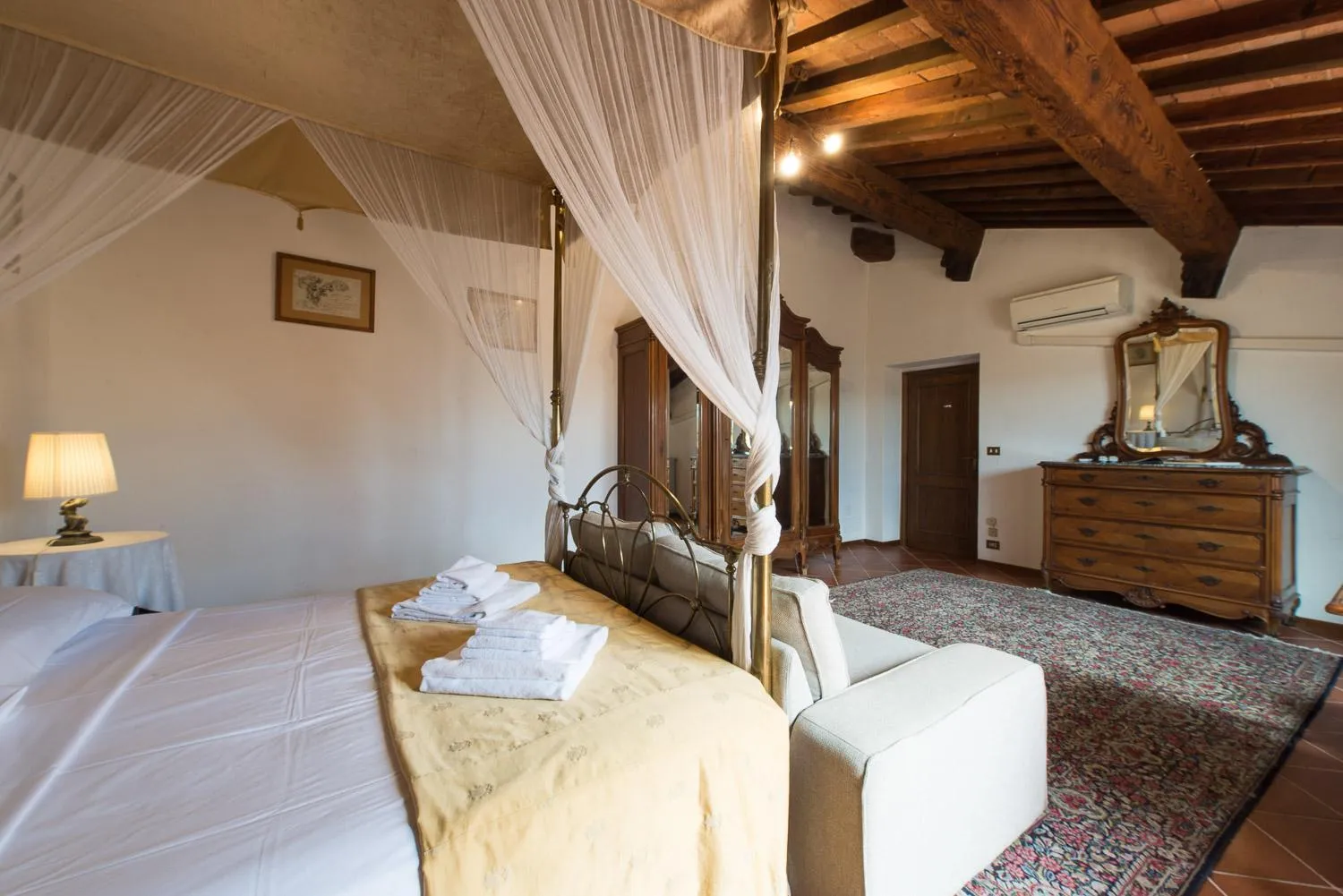 Bed in Villa Il Fedino