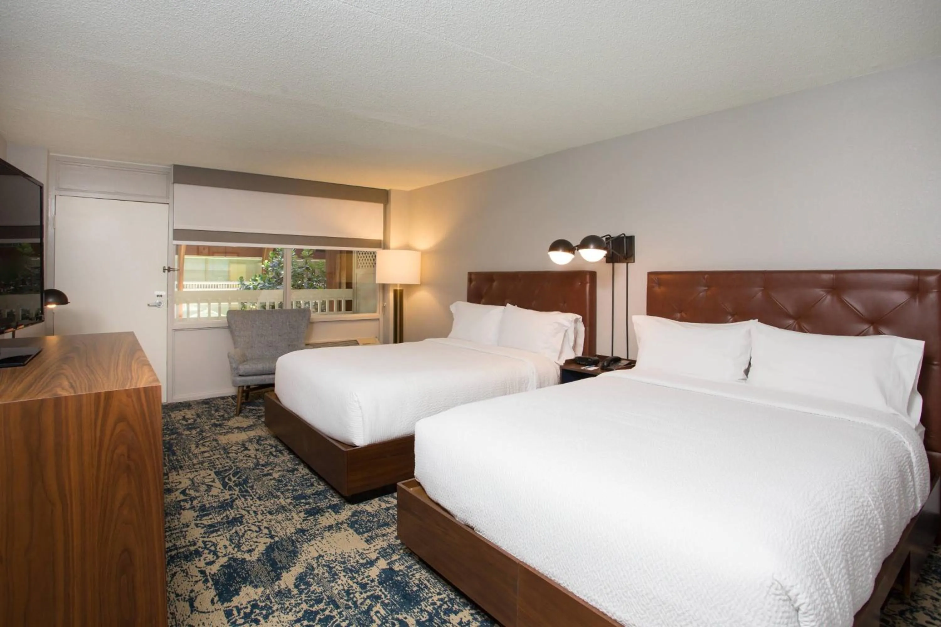 Photo of the whole room, Bed in Four Points by Sheraton Eastham Cape Cod