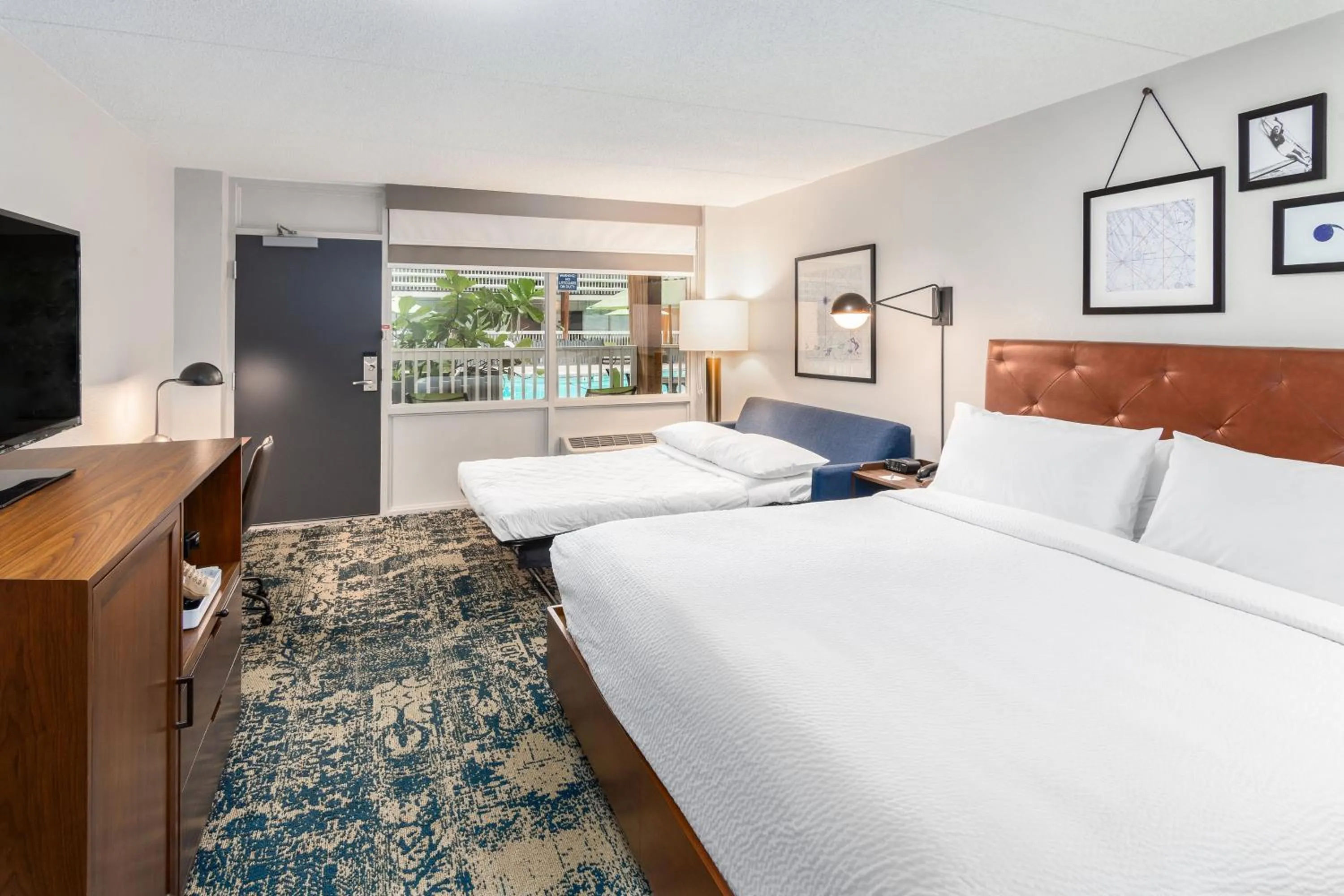 Photo of the whole room, Bed in Four Points by Sheraton Eastham Cape Cod