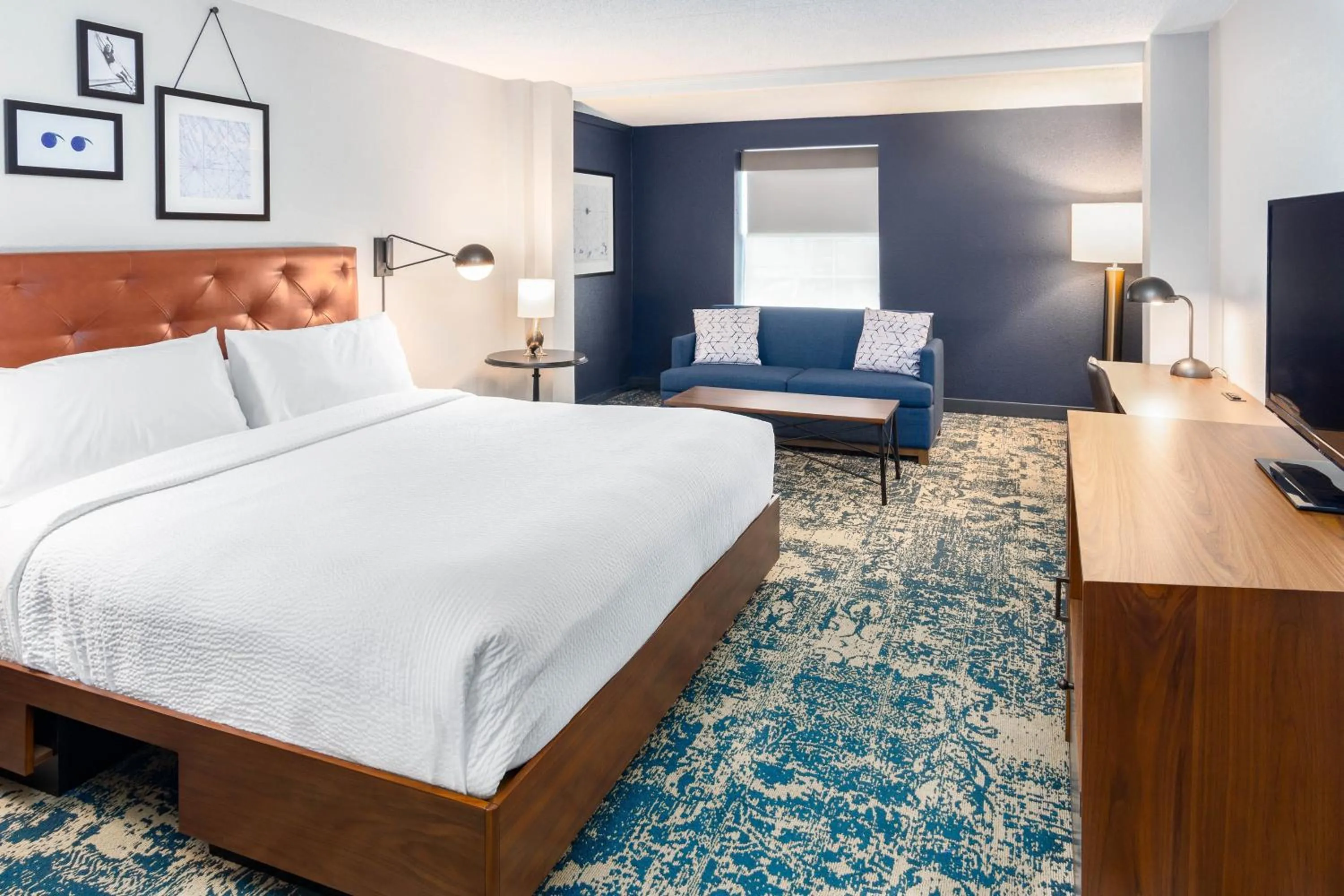 Photo of the whole room, Bed in Four Points by Sheraton Eastham Cape Cod