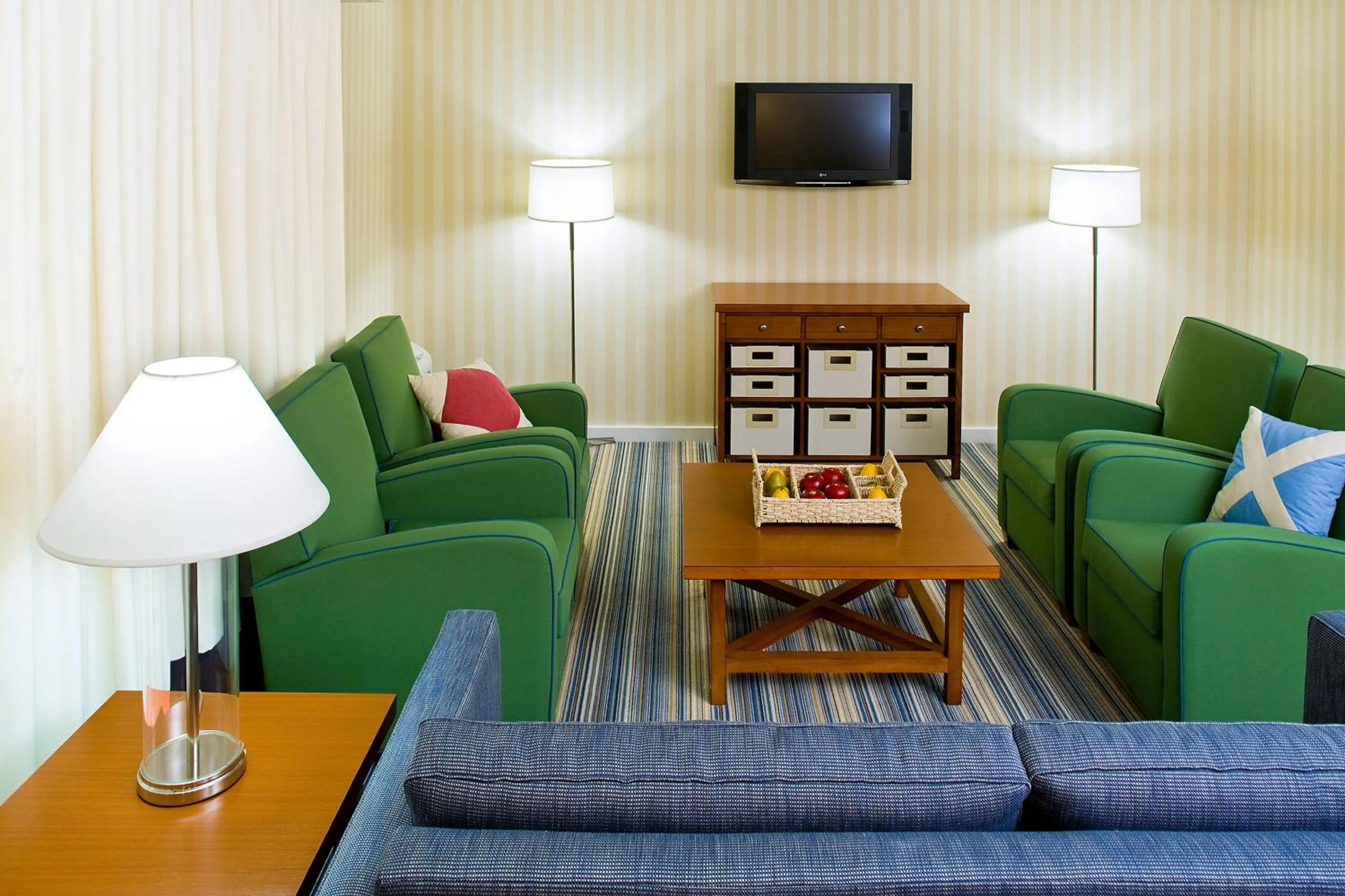 Living room in Four Points by Sheraton Eastham Cape Cod