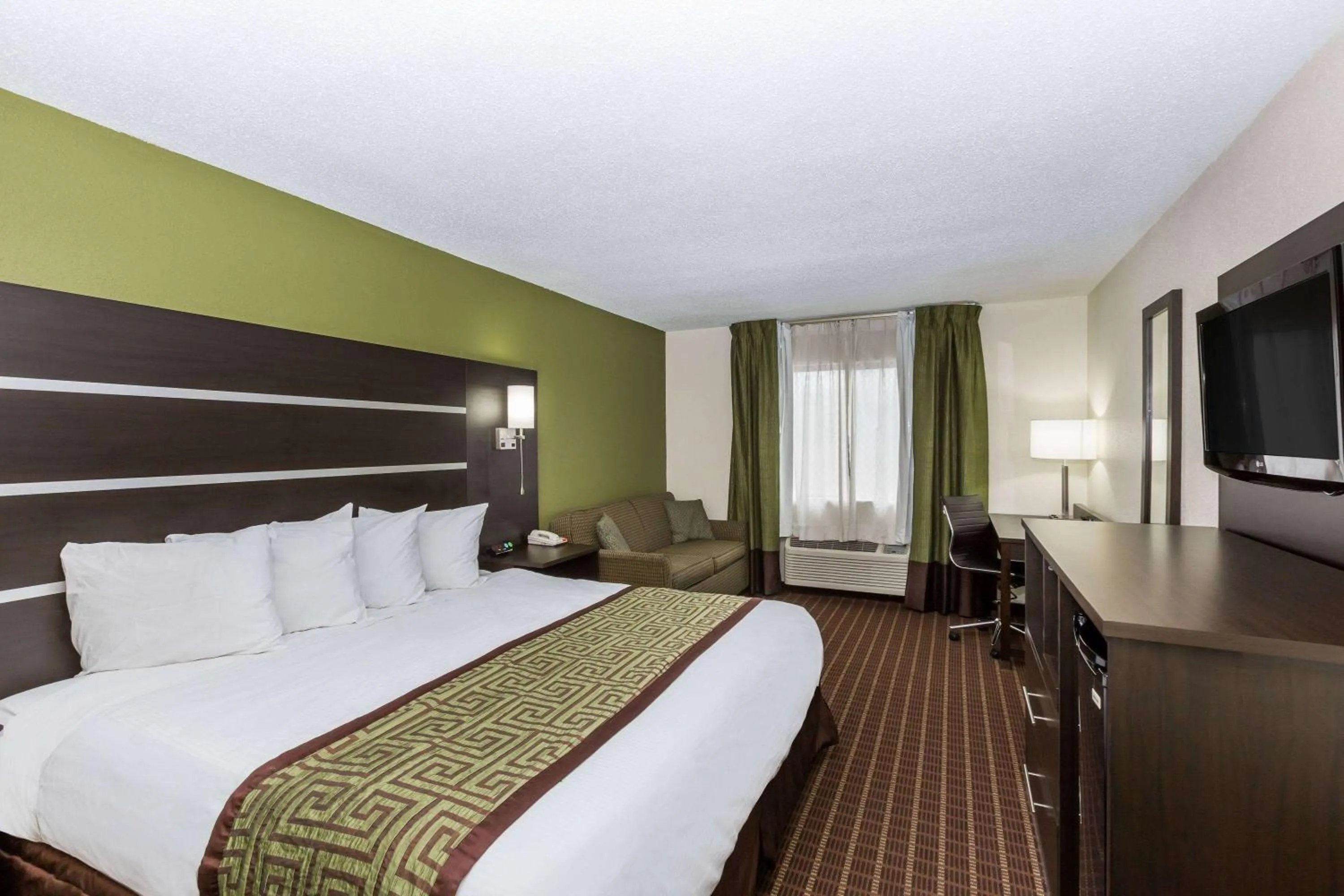 Photo of the whole room, Bed in Baymont by Wyndham Louisville South I 65