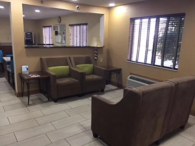 Baymont by Wyndham Louisville South I 65