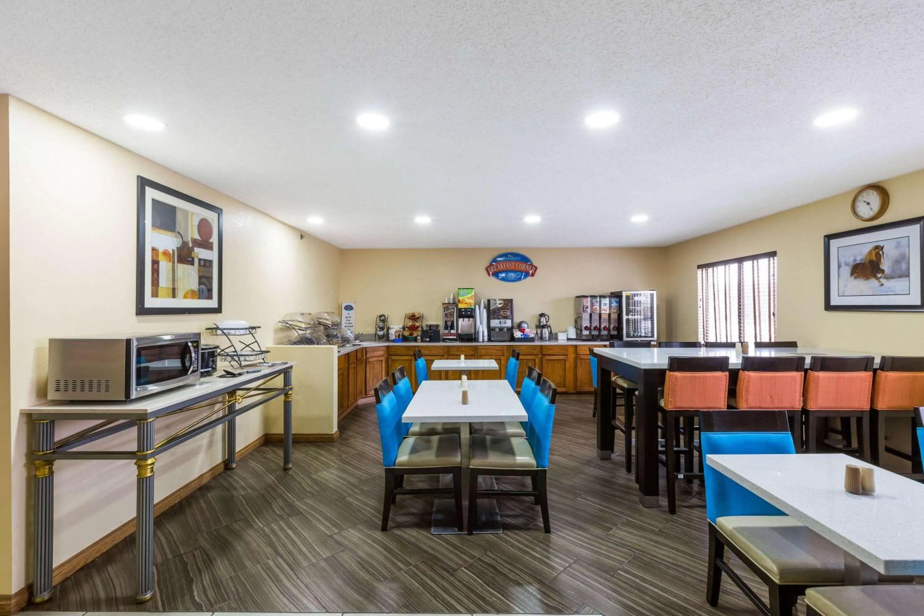 Breakfast in Baymont by Wyndham Louisville South I 65