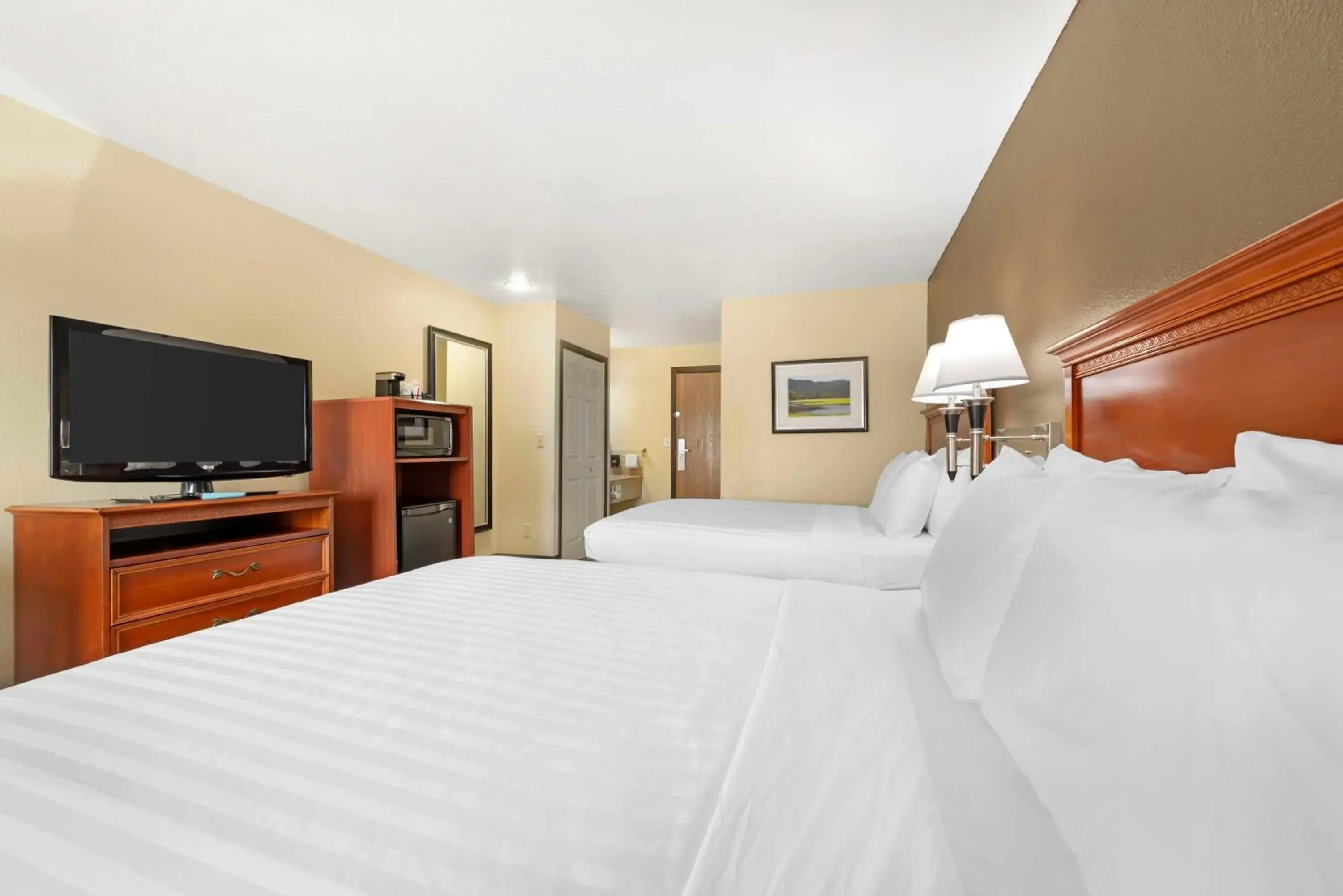 Queen Room with Two Queen Beds in Best Western Canon City Queen Room with Two Queen Beds in Best Western Canon City