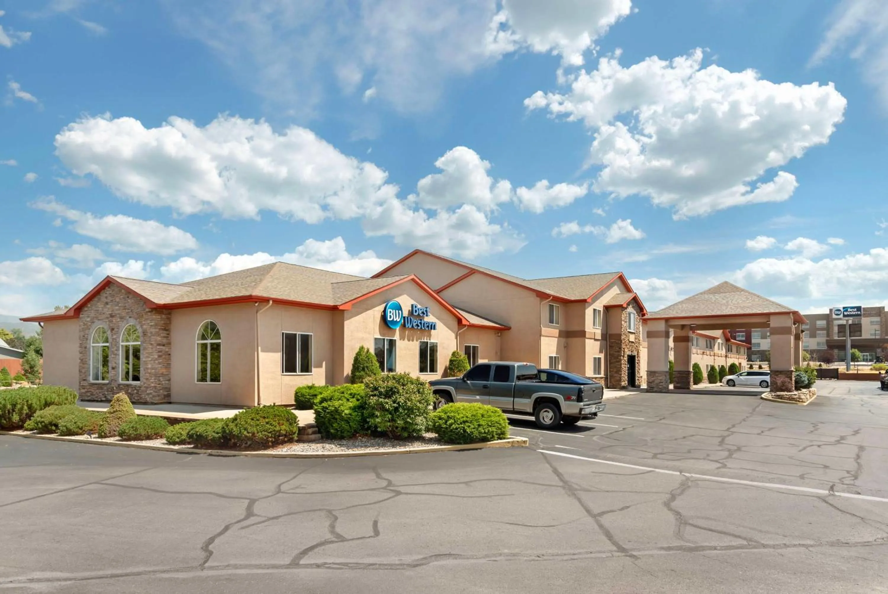 Property building in Best Western Canon City