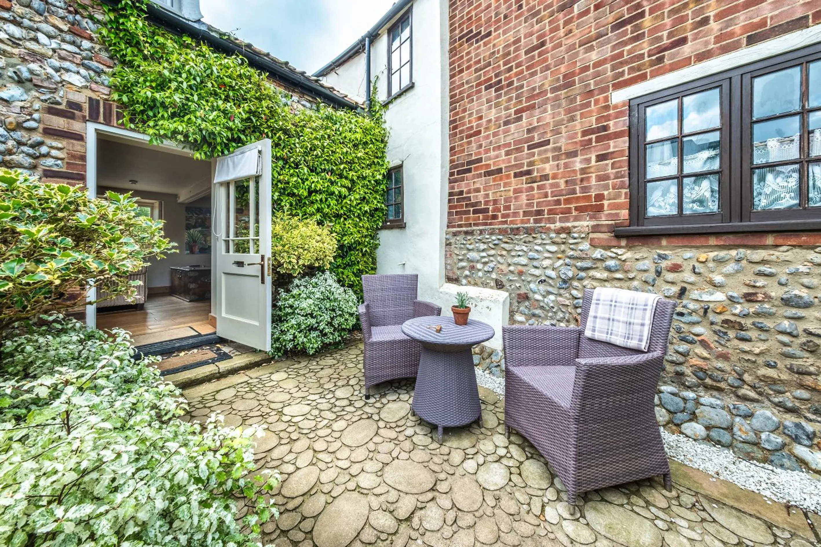 Patio in Wiveton Bell