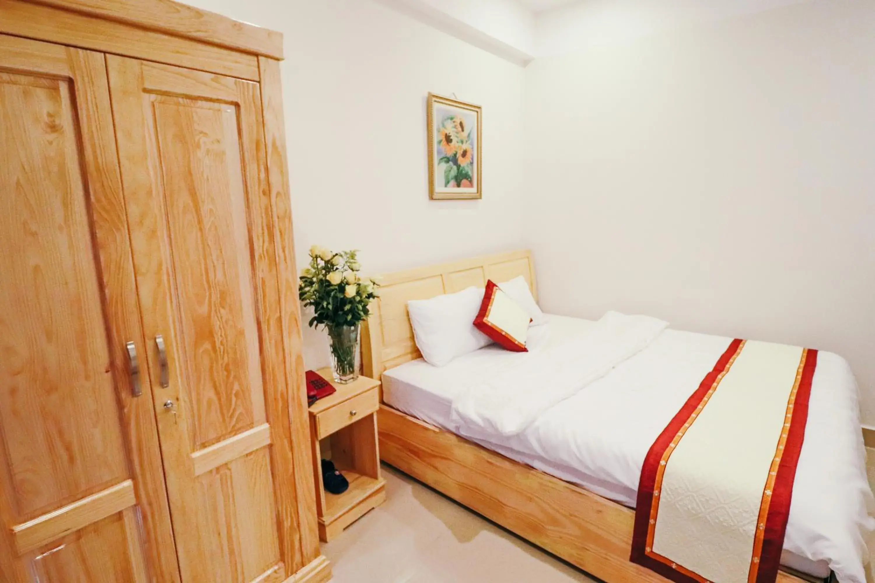 Deluxe Double Room (2 Adults + 1 Child) in Mai Hoang Da Lat Hotel Deluxe Double Room (2 Adults + 1 Child) in Mai Hoang Da Lat Hotel