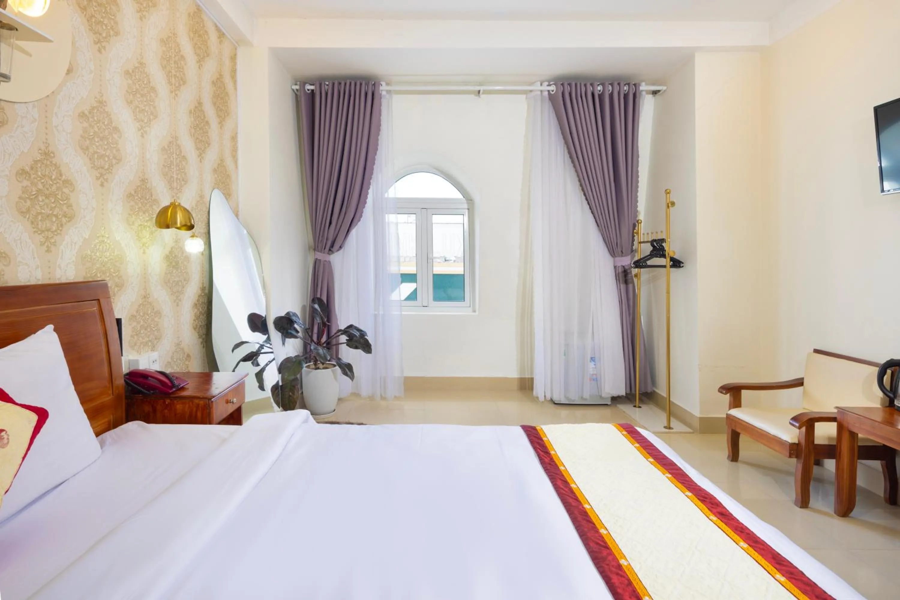 Bed in Mai Hoang Da Lat Hotel