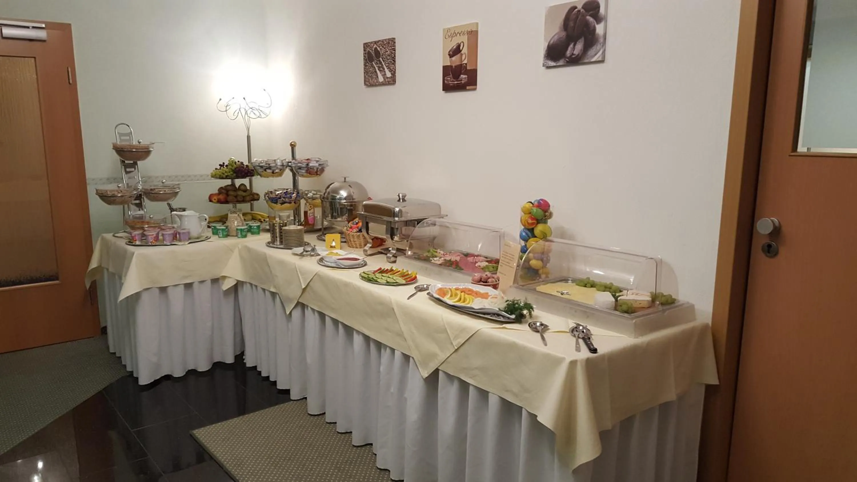 Continental breakfast in Hotel Beuss