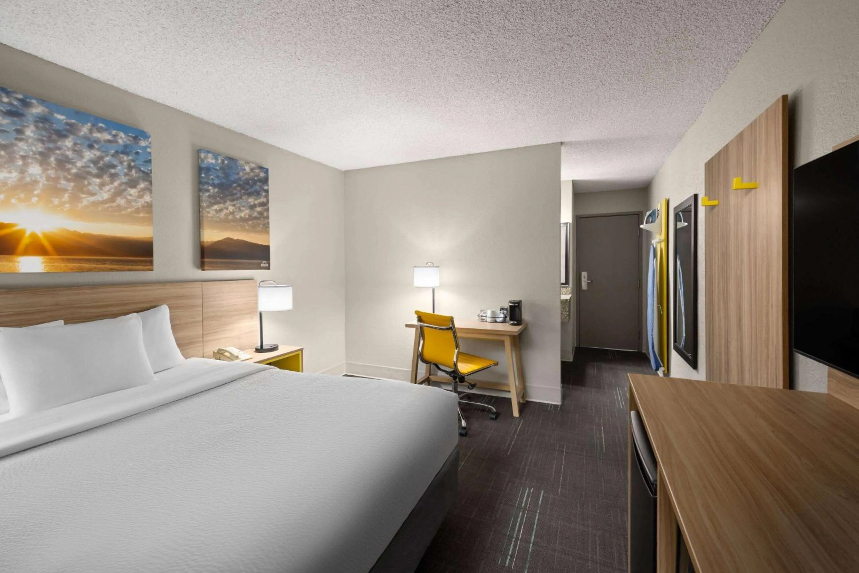 Photo of the whole room, Bed in Days Inn & Suites by Wyndham Bozeman