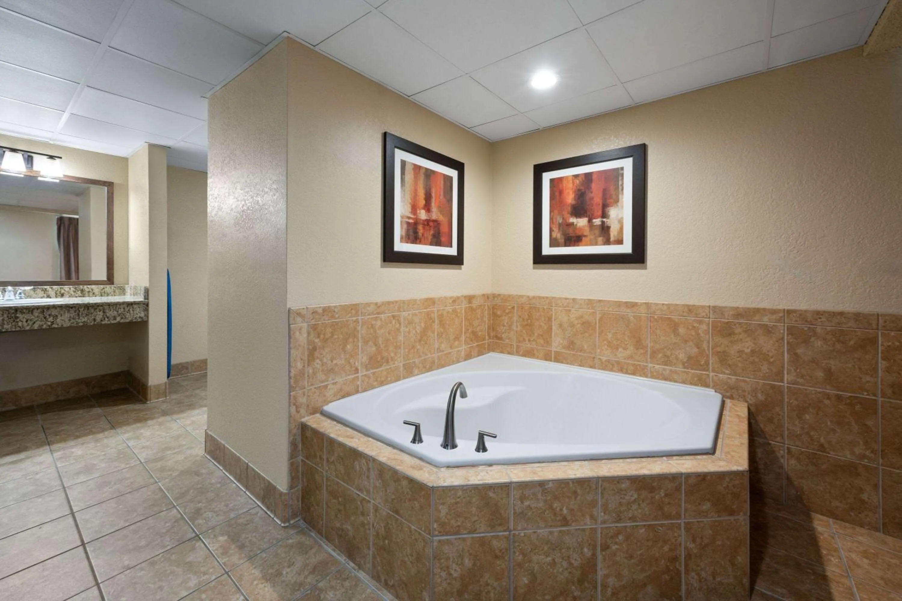 Bath in Days Inn & Suites by Wyndham Bozeman