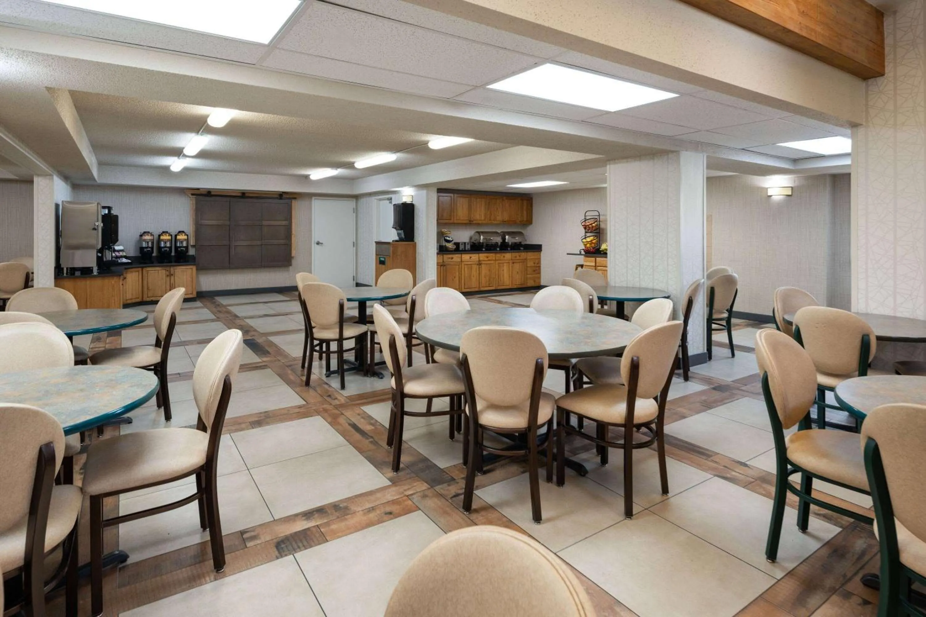 Breakfast in Days Inn & Suites by Wyndham Bozeman