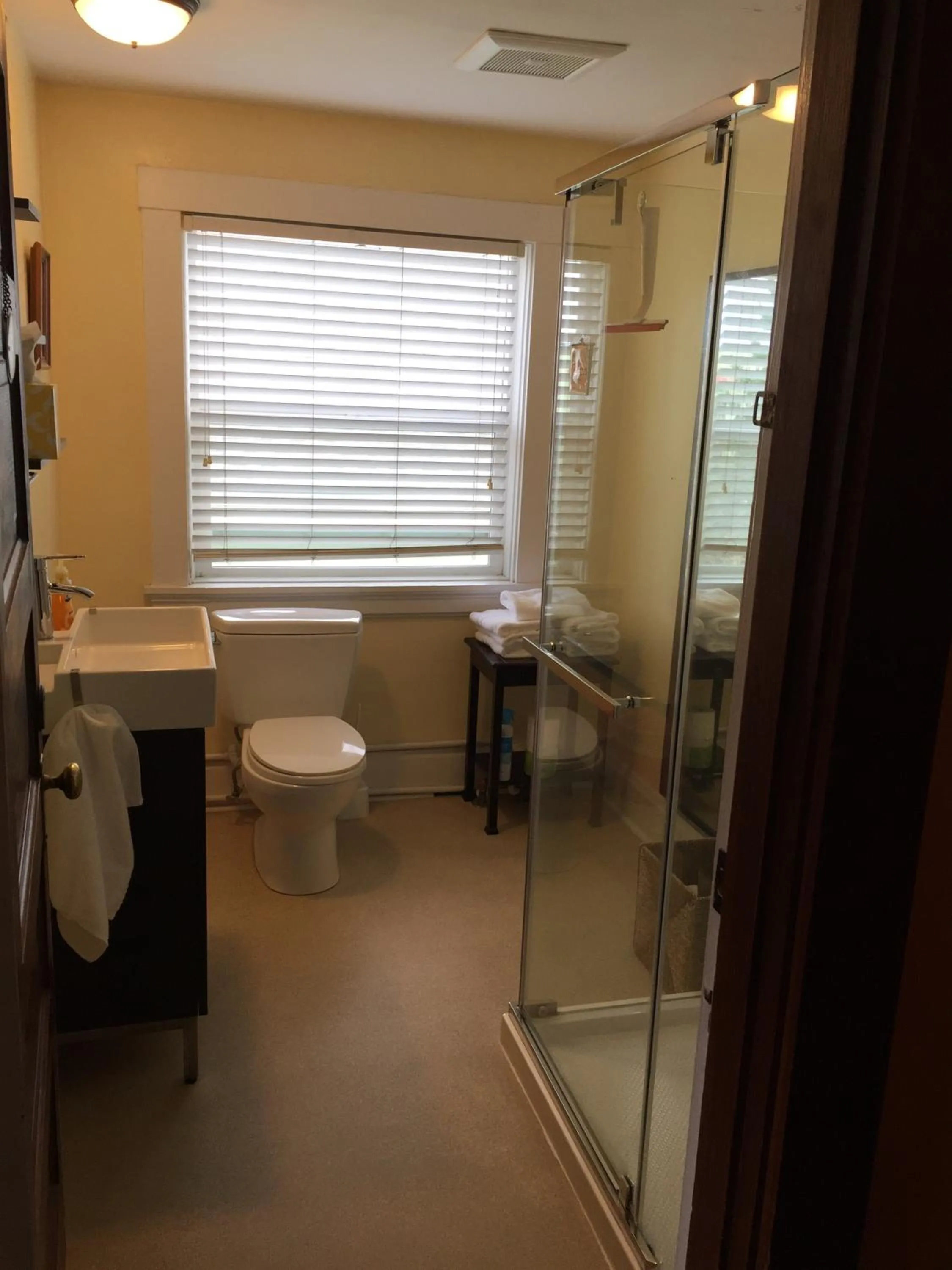 Bathroom in Portland International Guesthouse