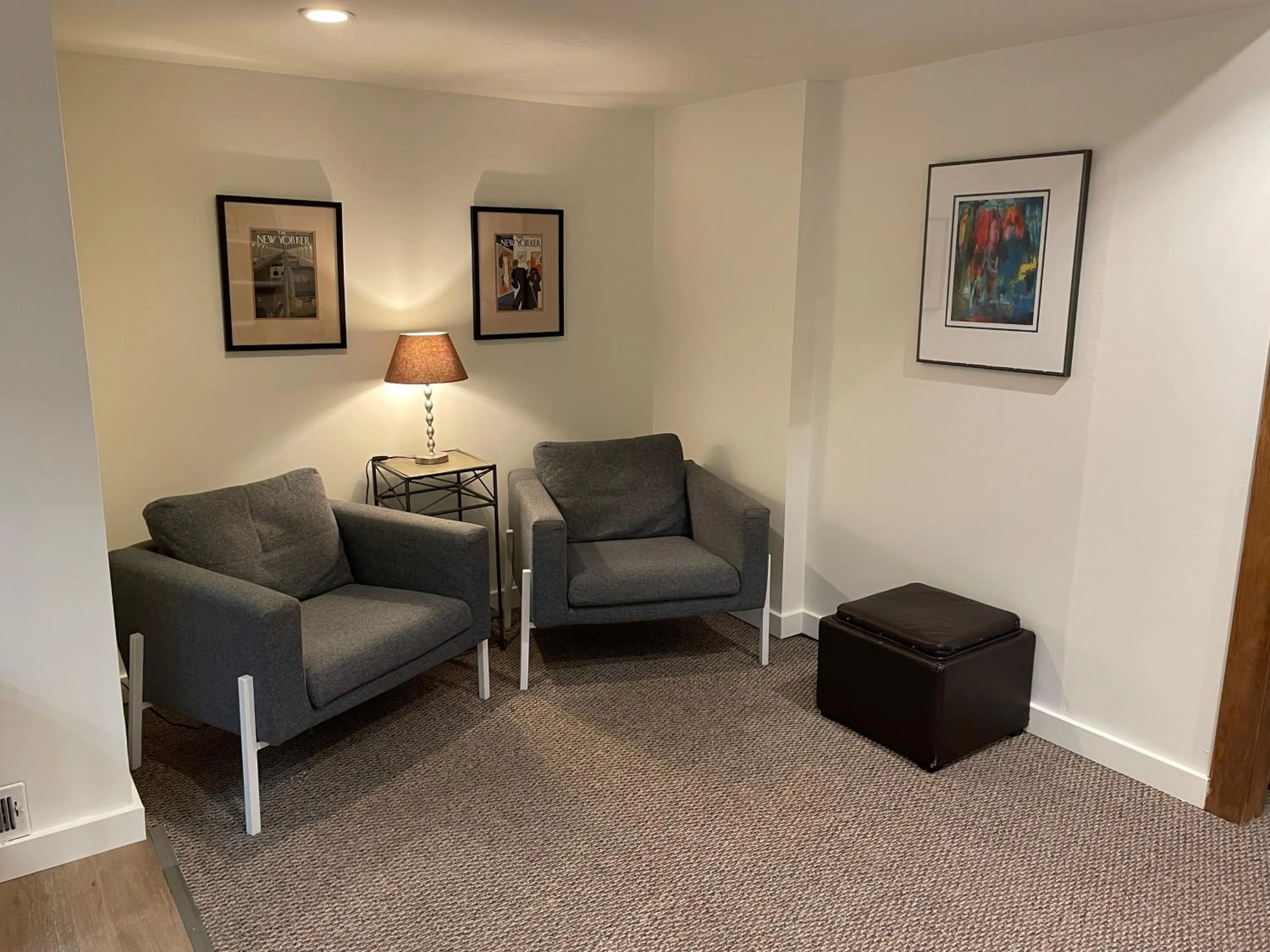 Seating area in Portland International Guesthouse