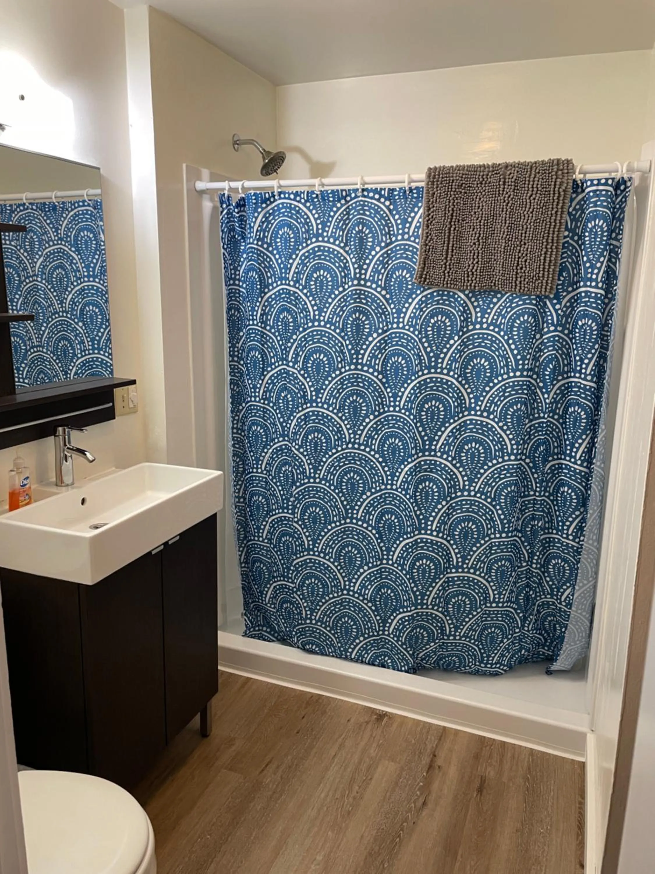 Shower in Portland International Guesthouse