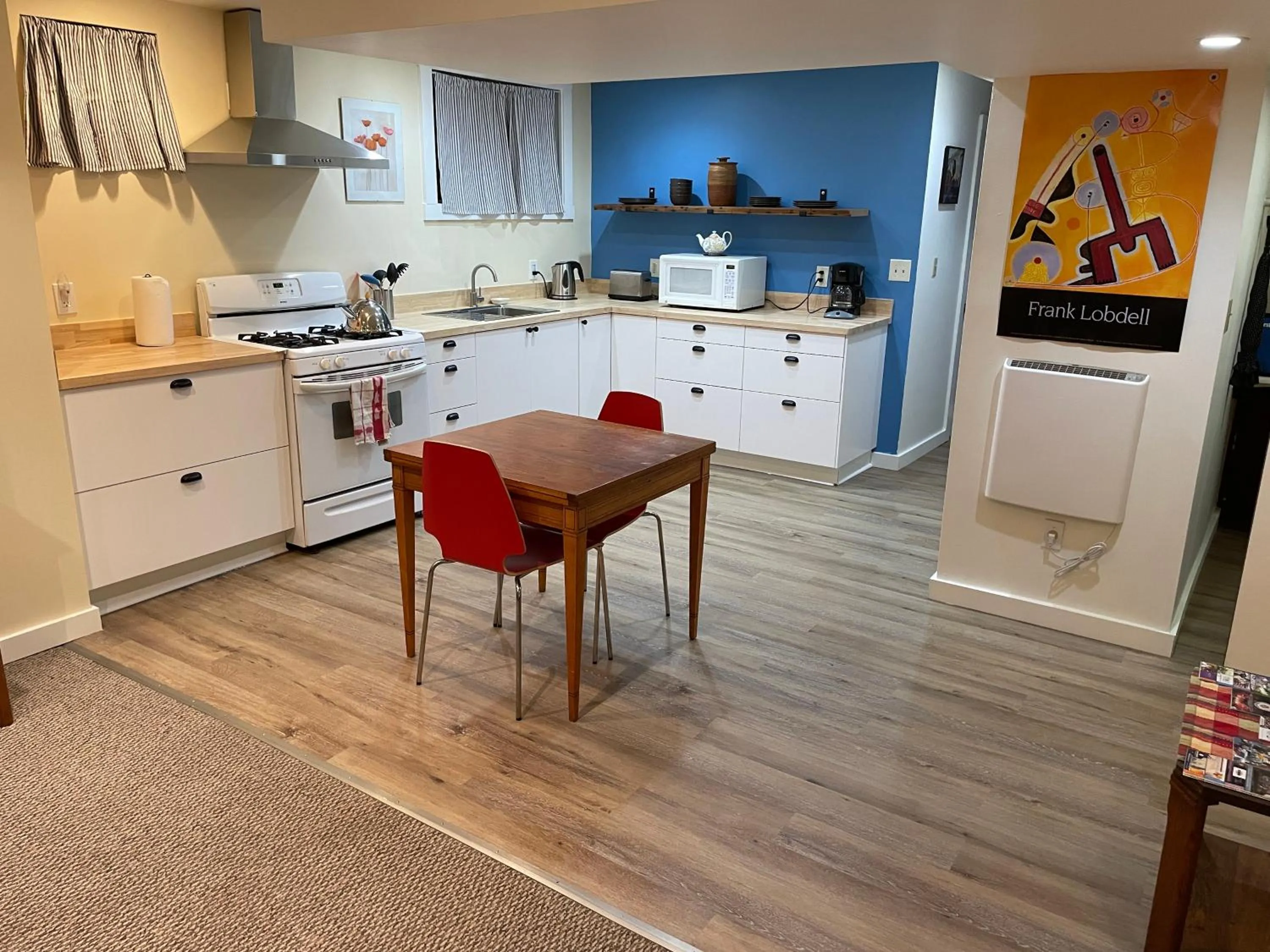 Kitchen or kitchenette in Portland International Guesthouse