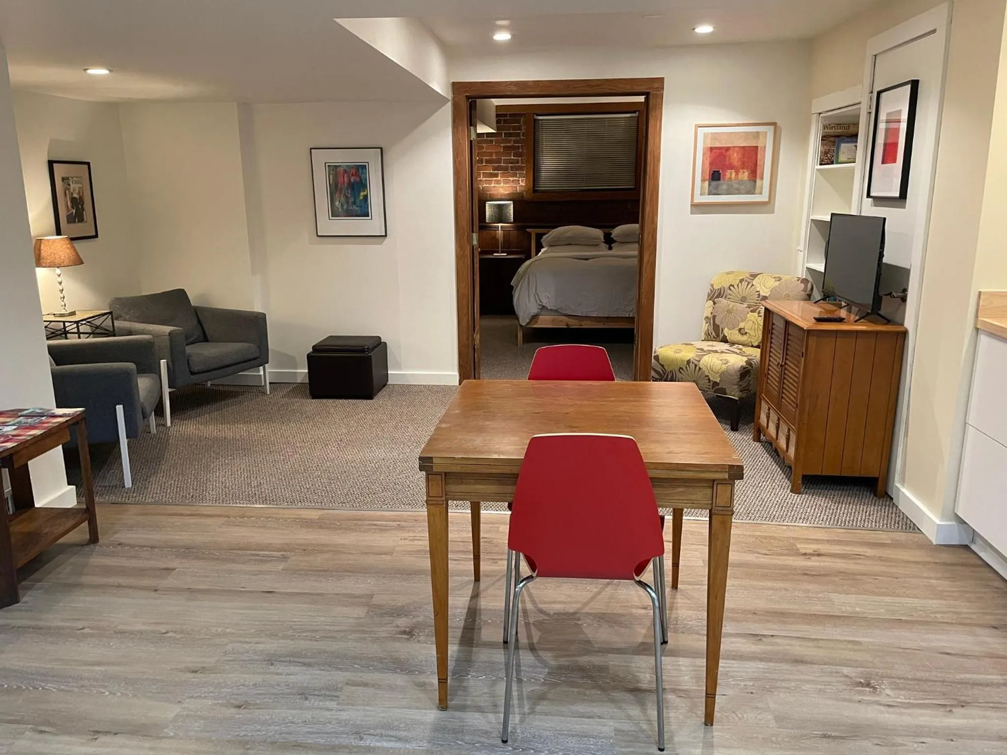 Seating area in Portland International Guesthouse