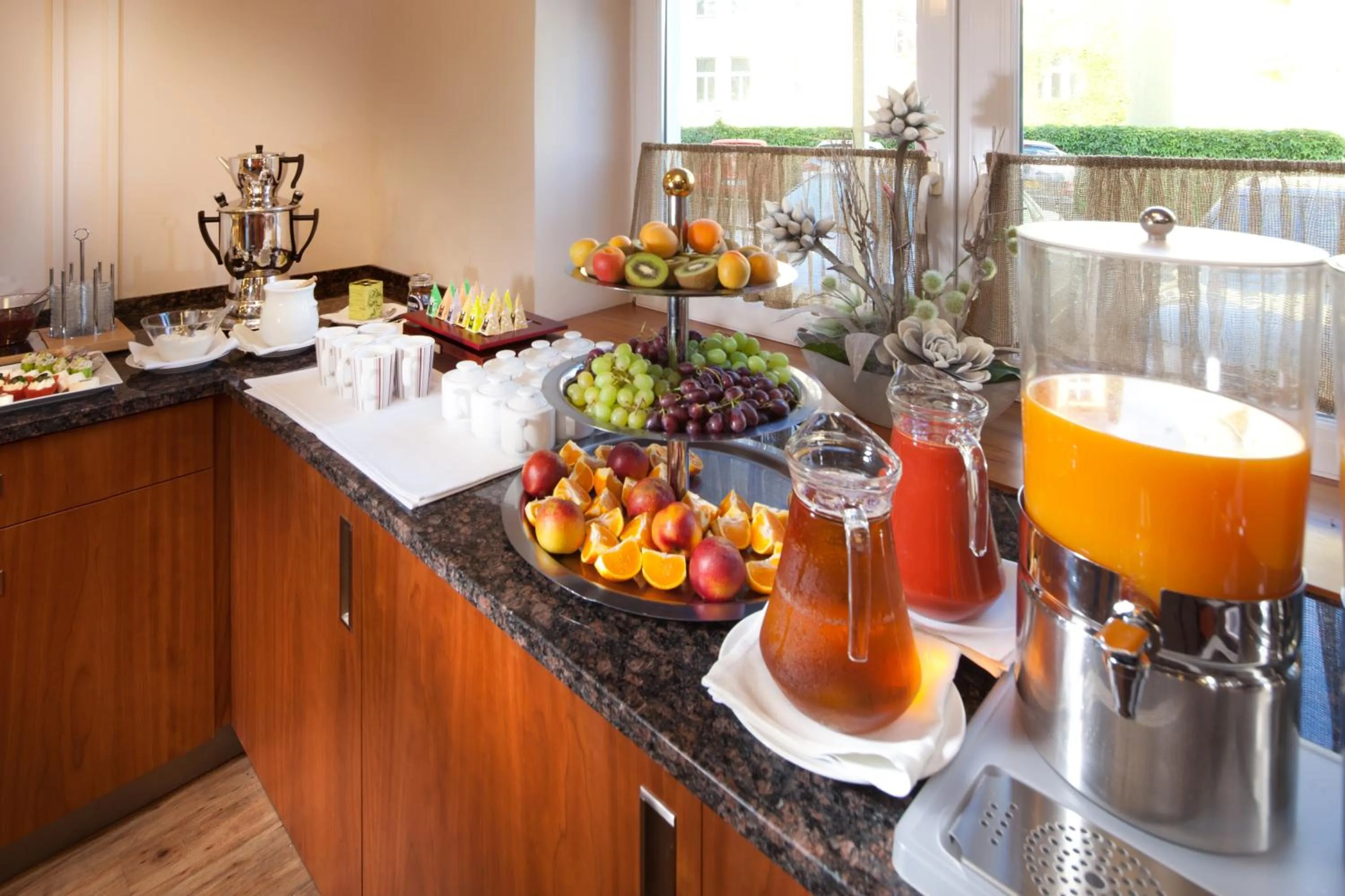 Food and drinks in Hotel Reza