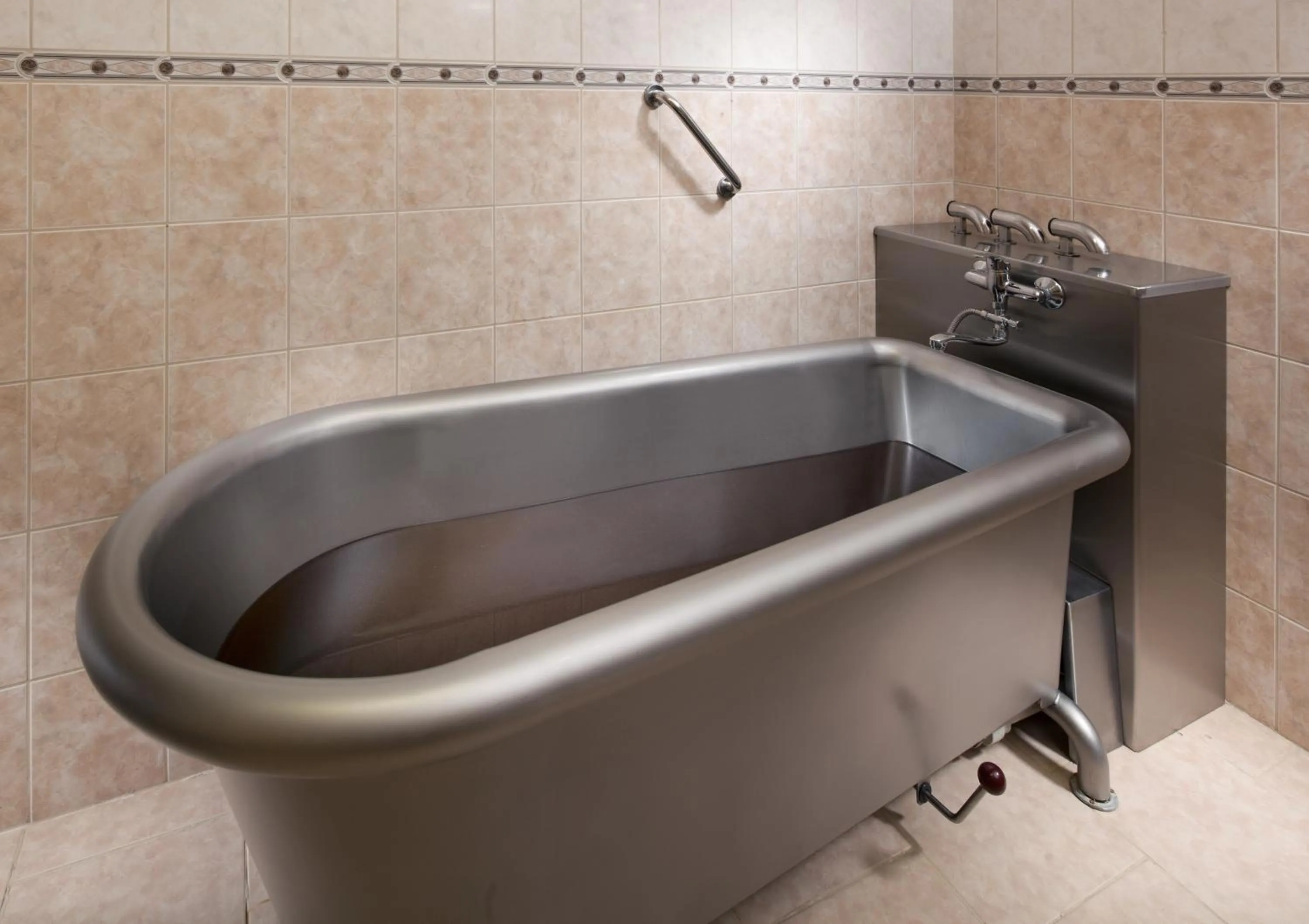 Hot Tub in Hotel Reza