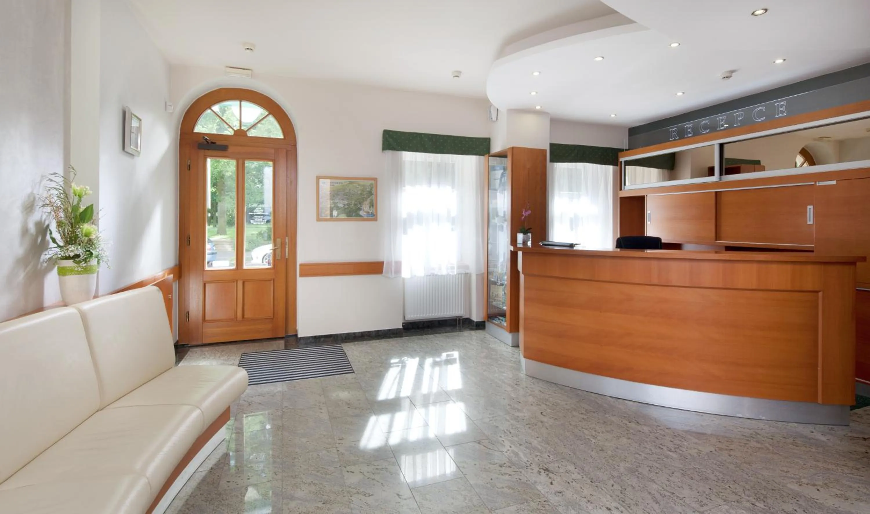 Lobby or reception in Hotel Reza