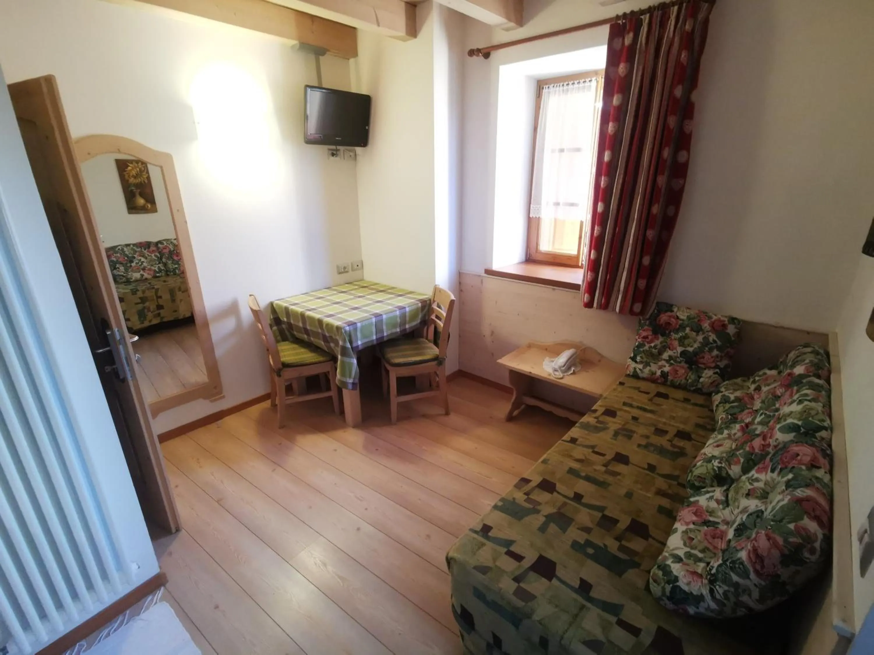 Living room, Bed in Appartamenti Camere Masi Brenta