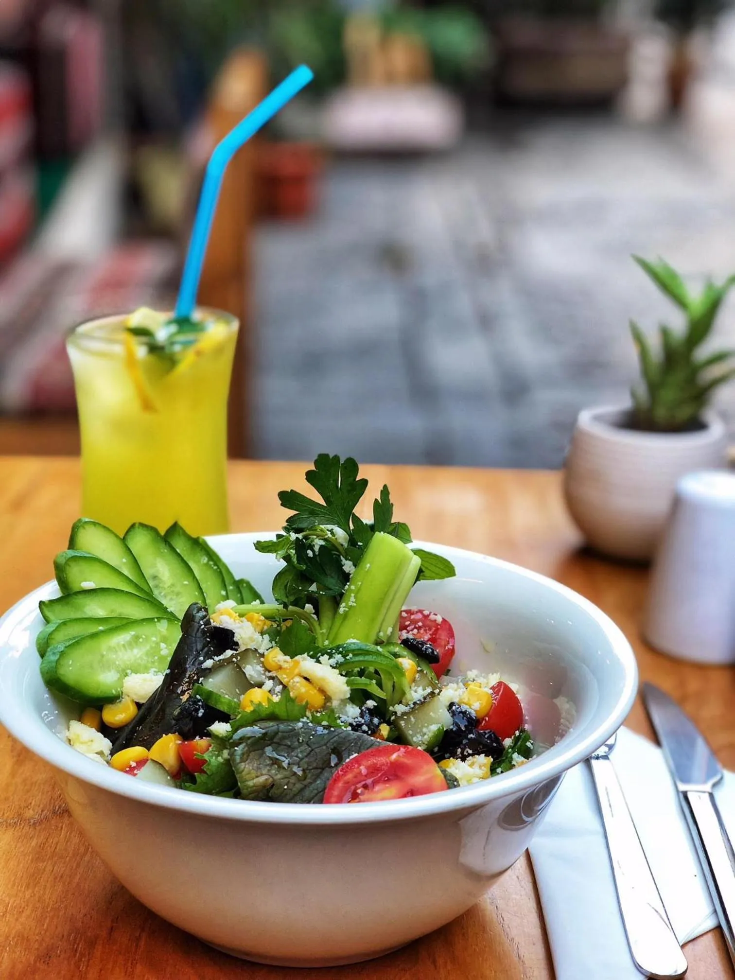 Restaurant/places to eat in Aslan Home Apart