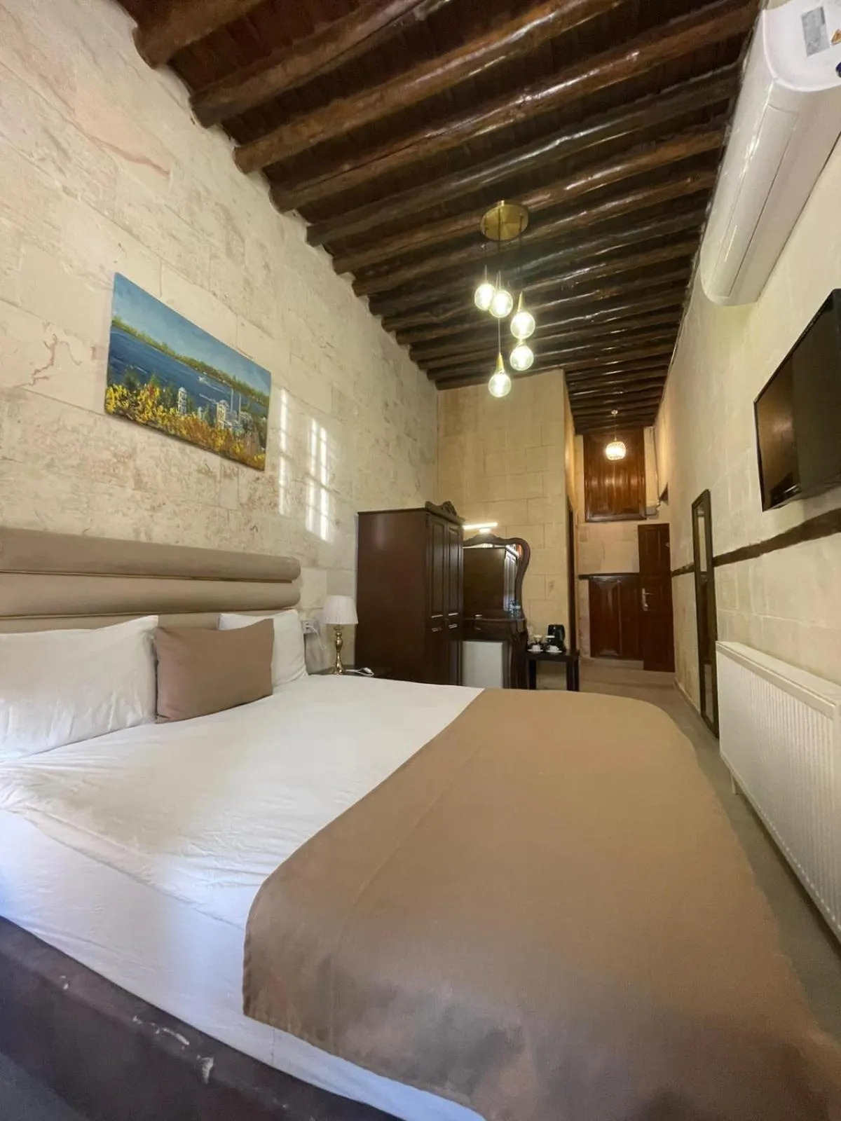 Bed in Elif Hanım Konağı