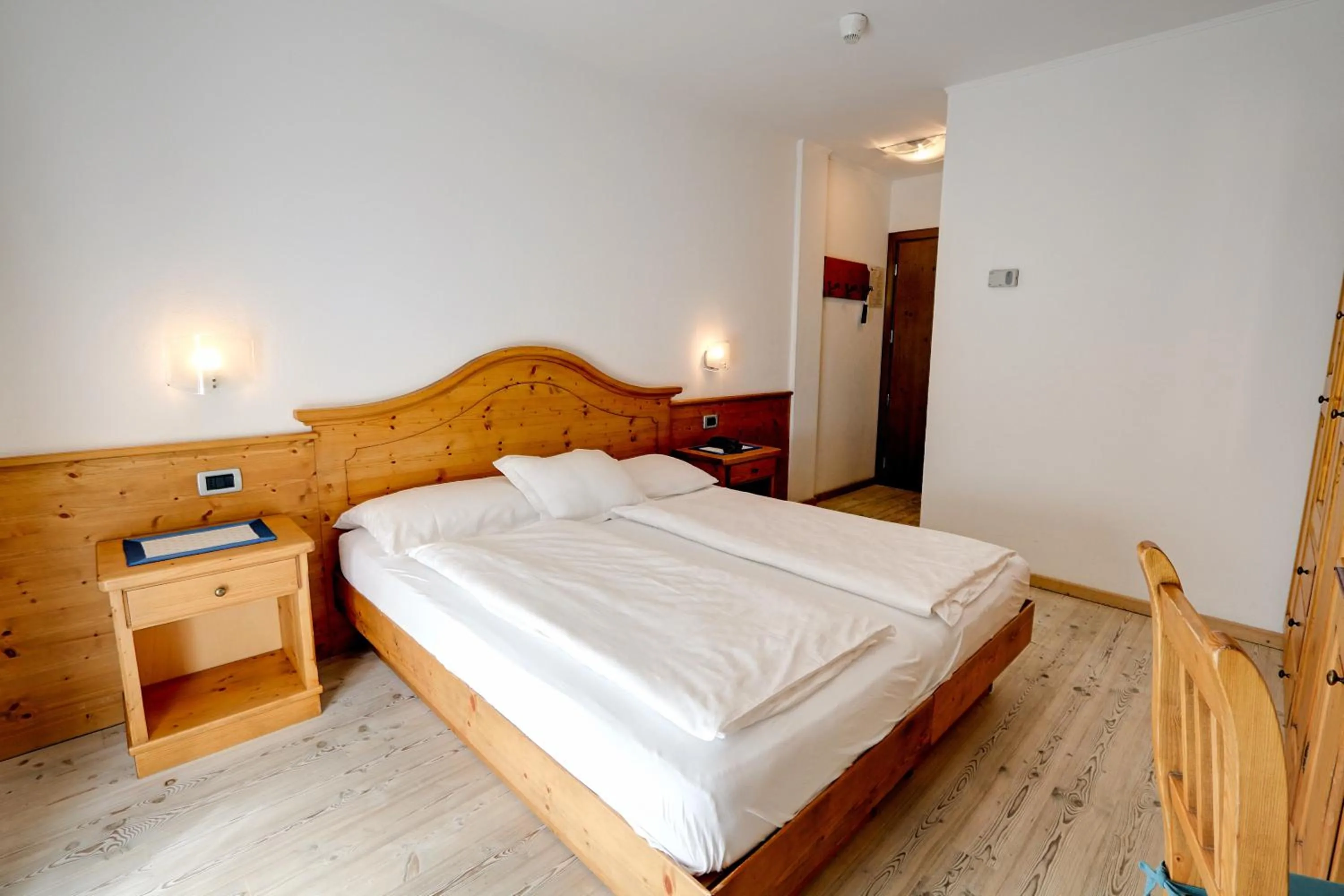 Bed in Hotel Garni Sottobosco