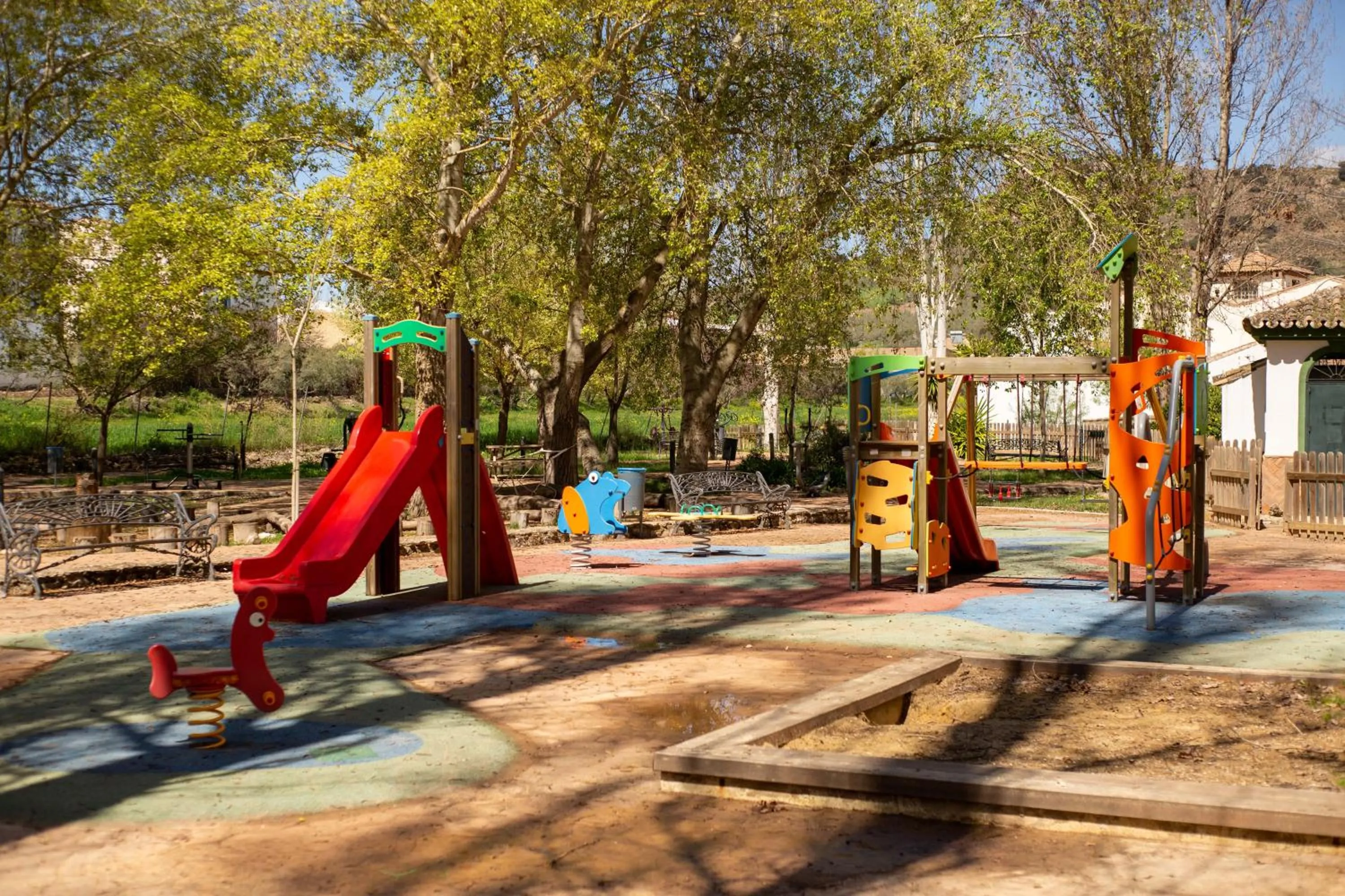 Children play ground in Hotel Rural El Castillejo - A 15 min de Ronda