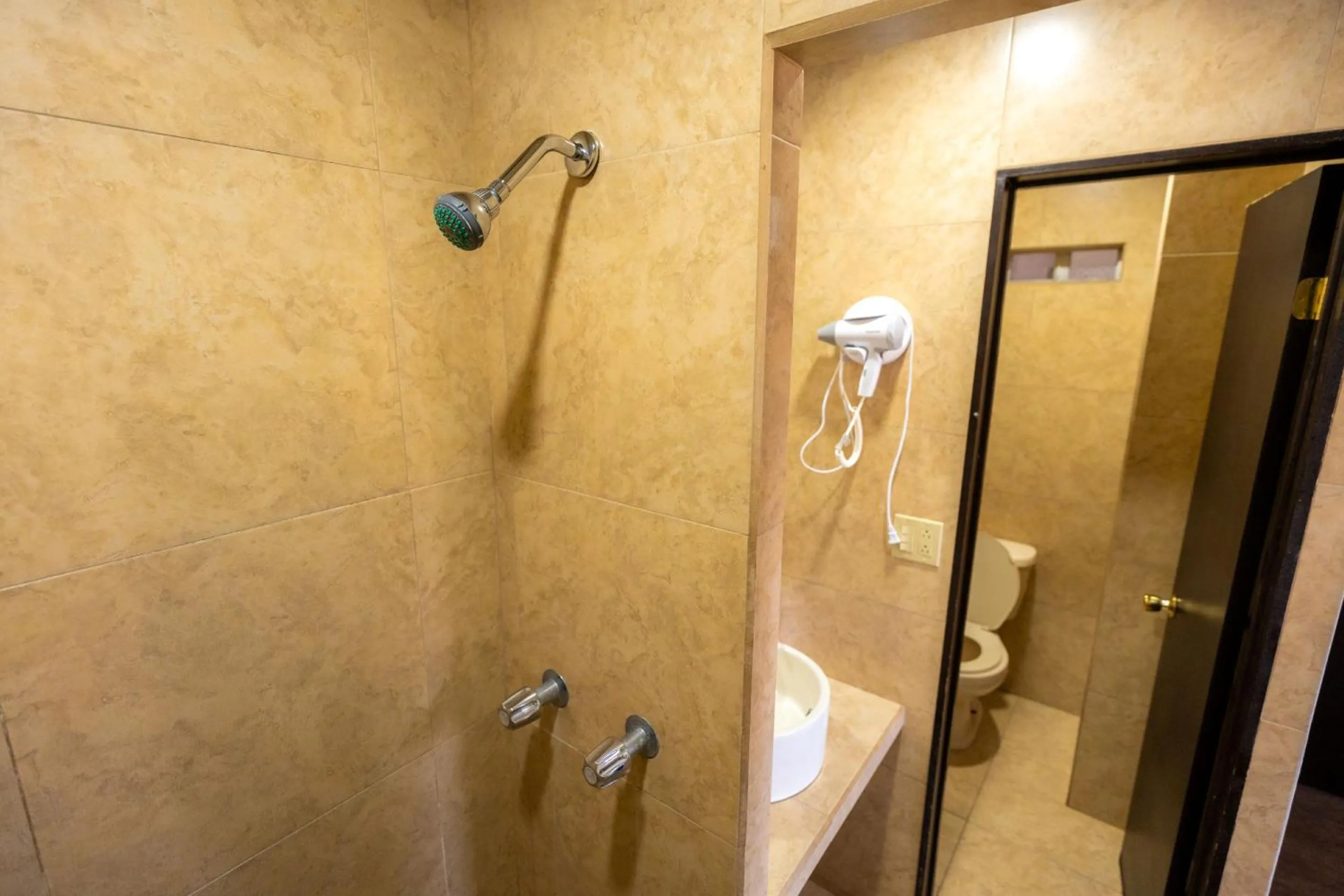 Shower in Hotel Rose Ensenada