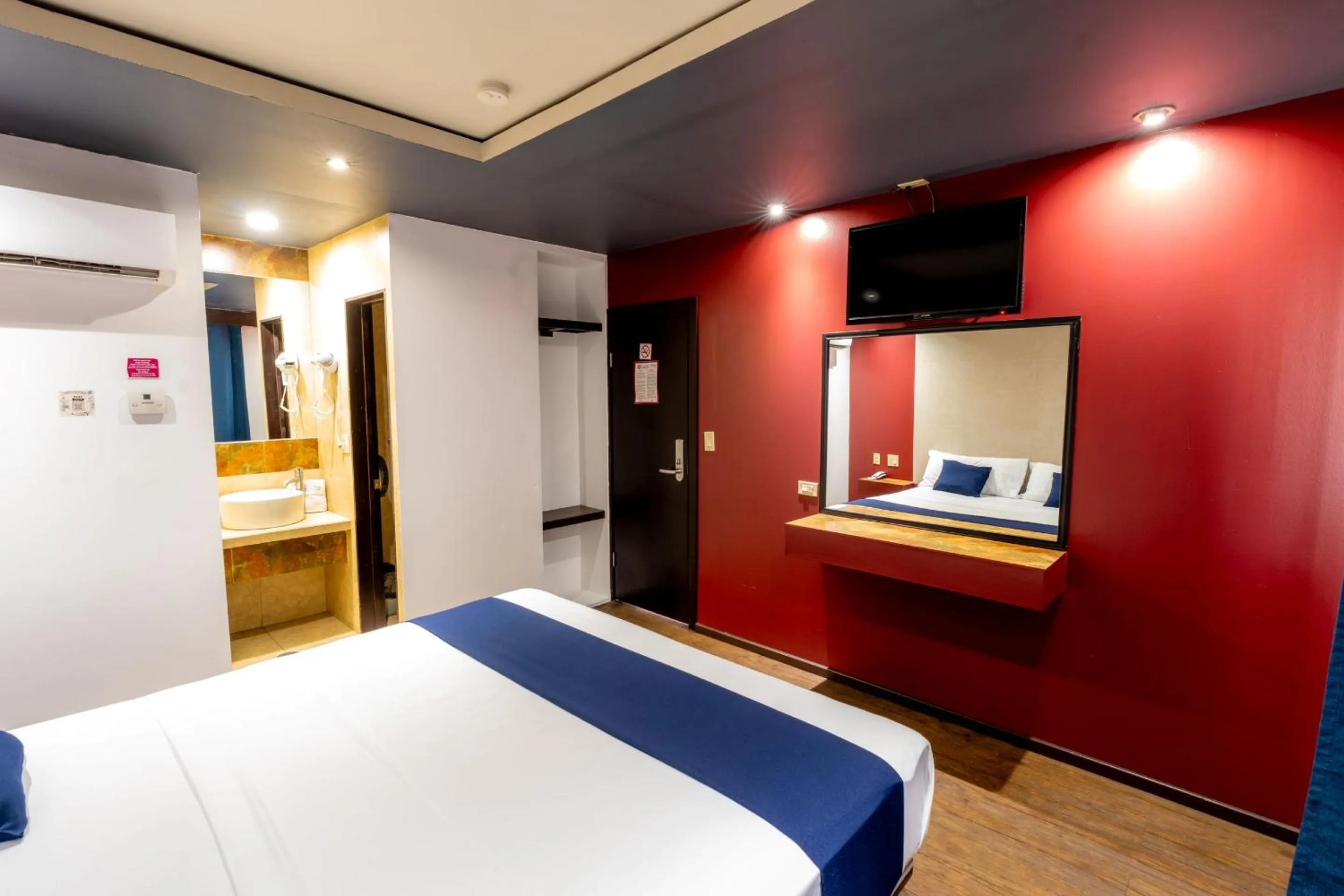 Bedroom, Bed in Hotel Rose Ensenada