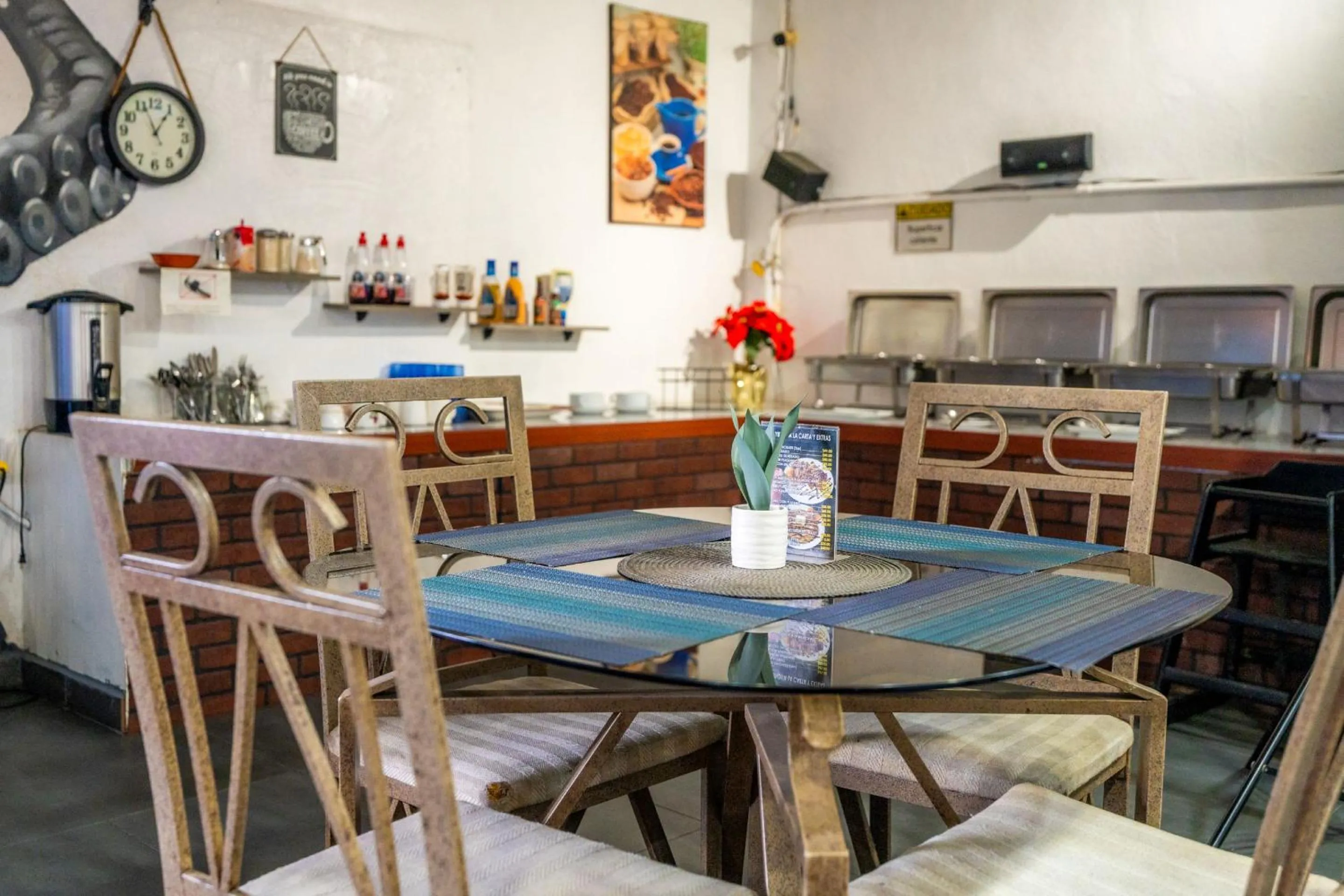 Dining area in Hotel Rose Ensenada