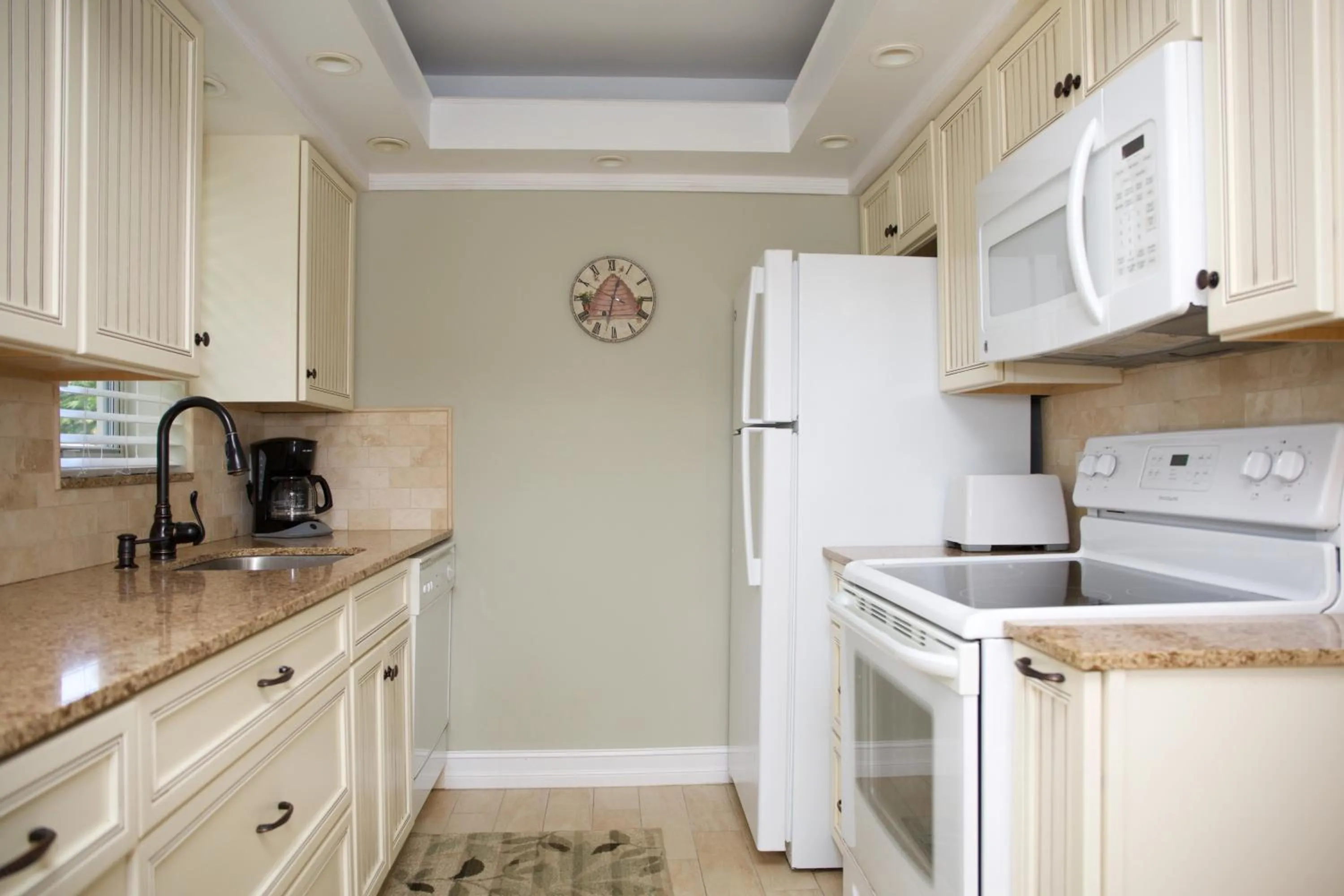 Kitchen or kitchenette in Royal Flamingo Villas
