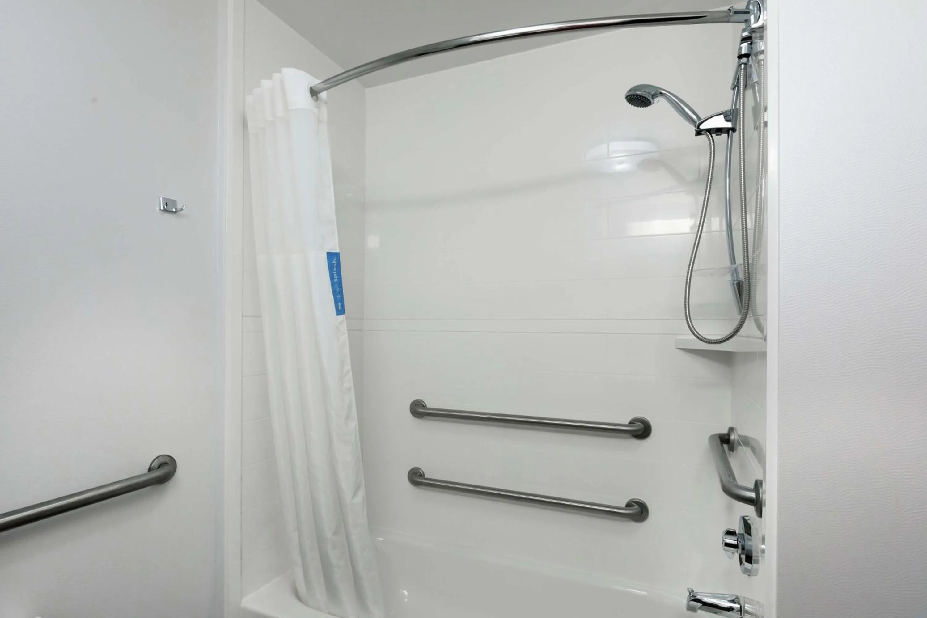 Bed in Hampton Inn Houston/Humble-Airport Area