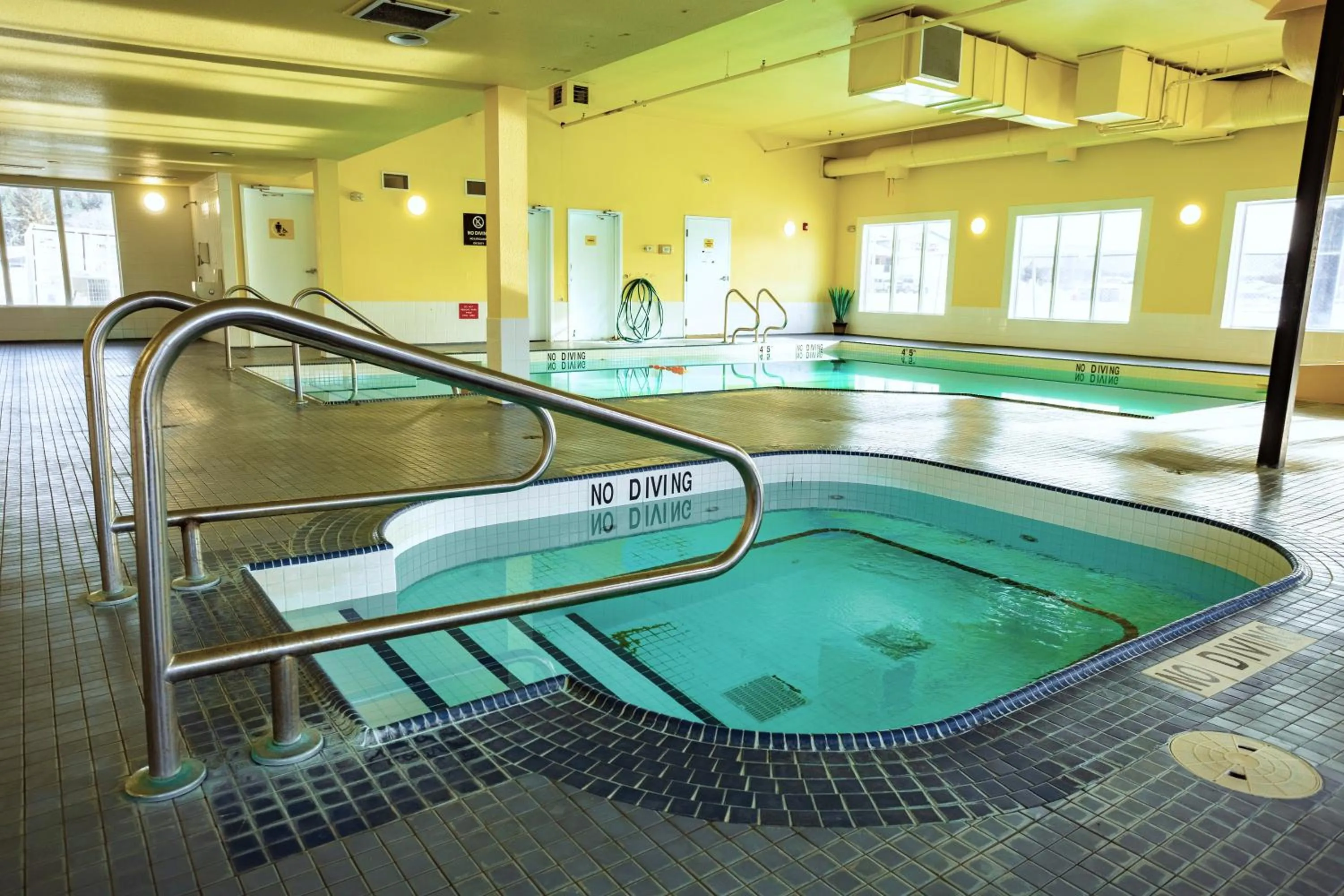 Swimming pool in Ramada by Wyndham Cranbrook