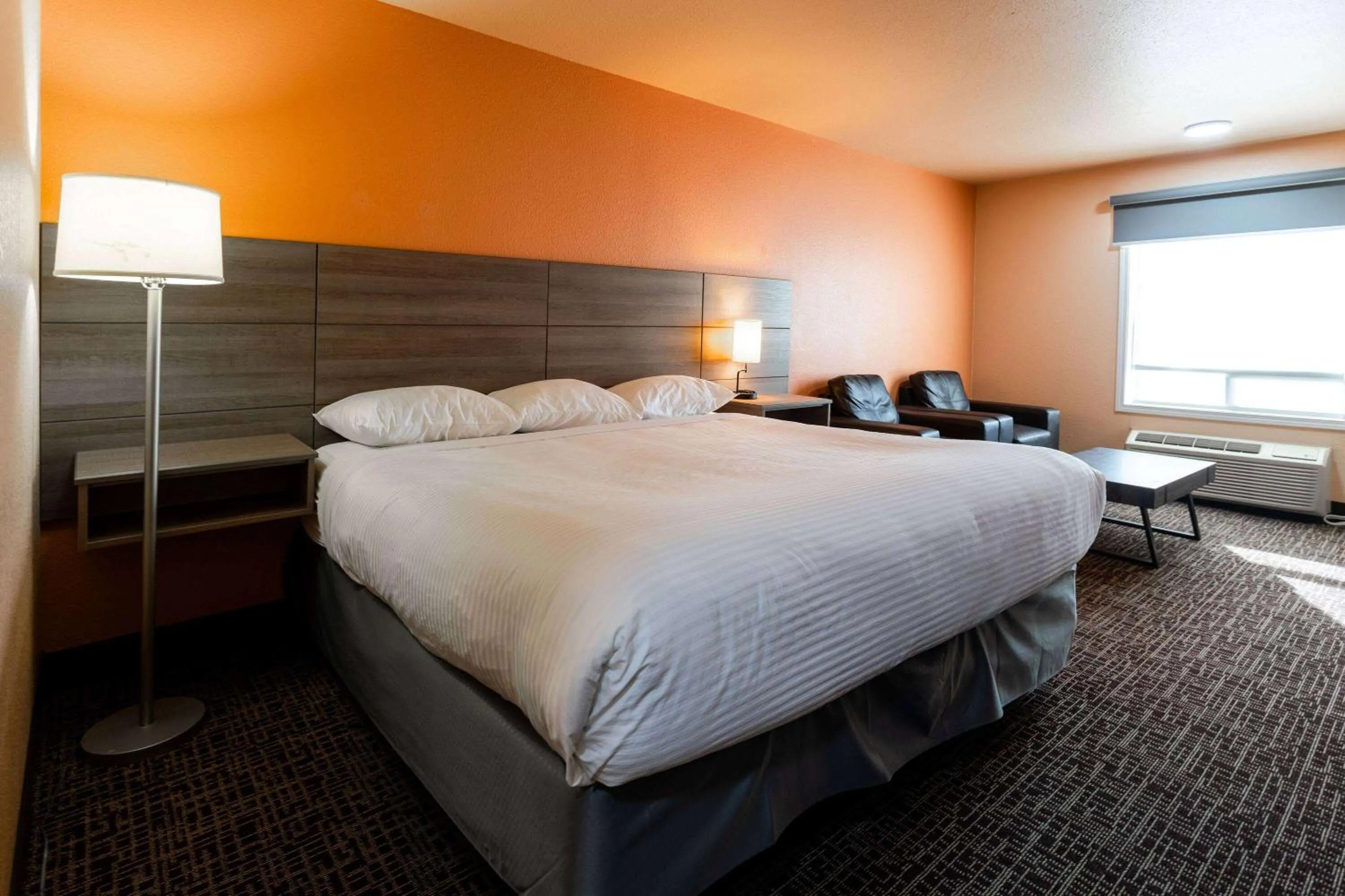 Photo of the whole room, Bed in Ramada by Wyndham Cranbrook