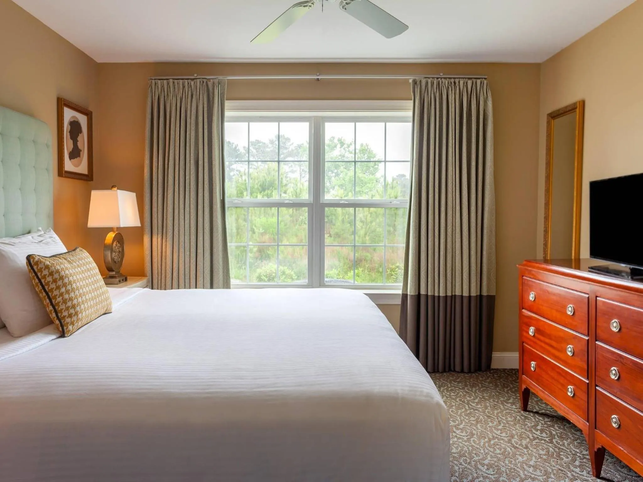 Bedroom, Bed in Bluegreen Vacations Parkside Williamsburg, an Ascend Collection Resort