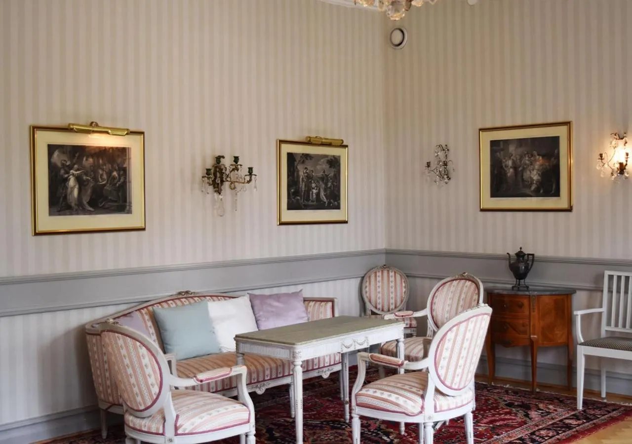 Library in Ronnums Herrgård