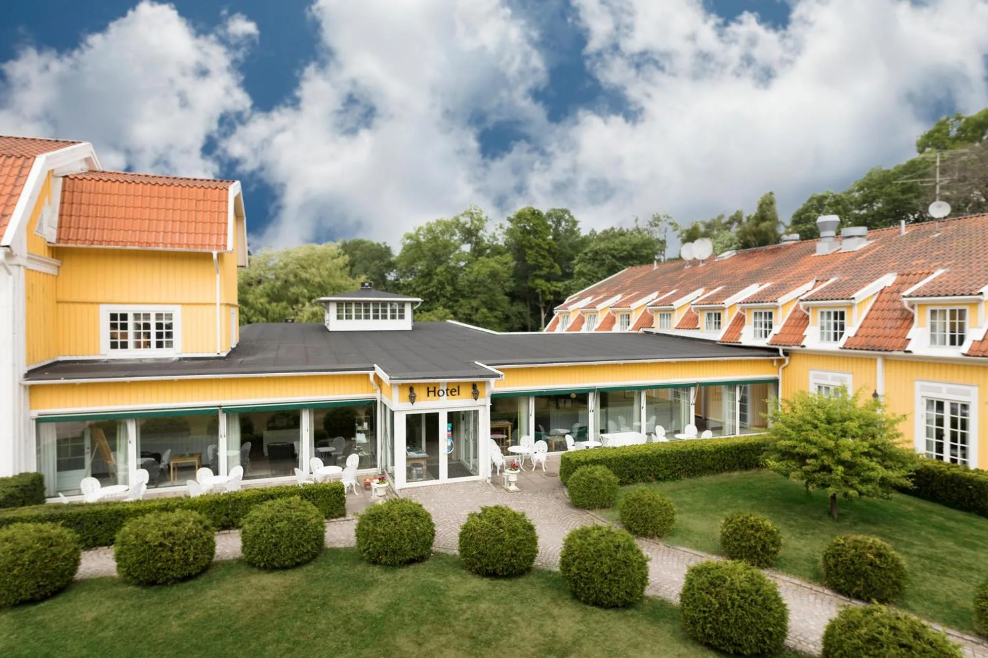 Property building in Ronnums Herrgård