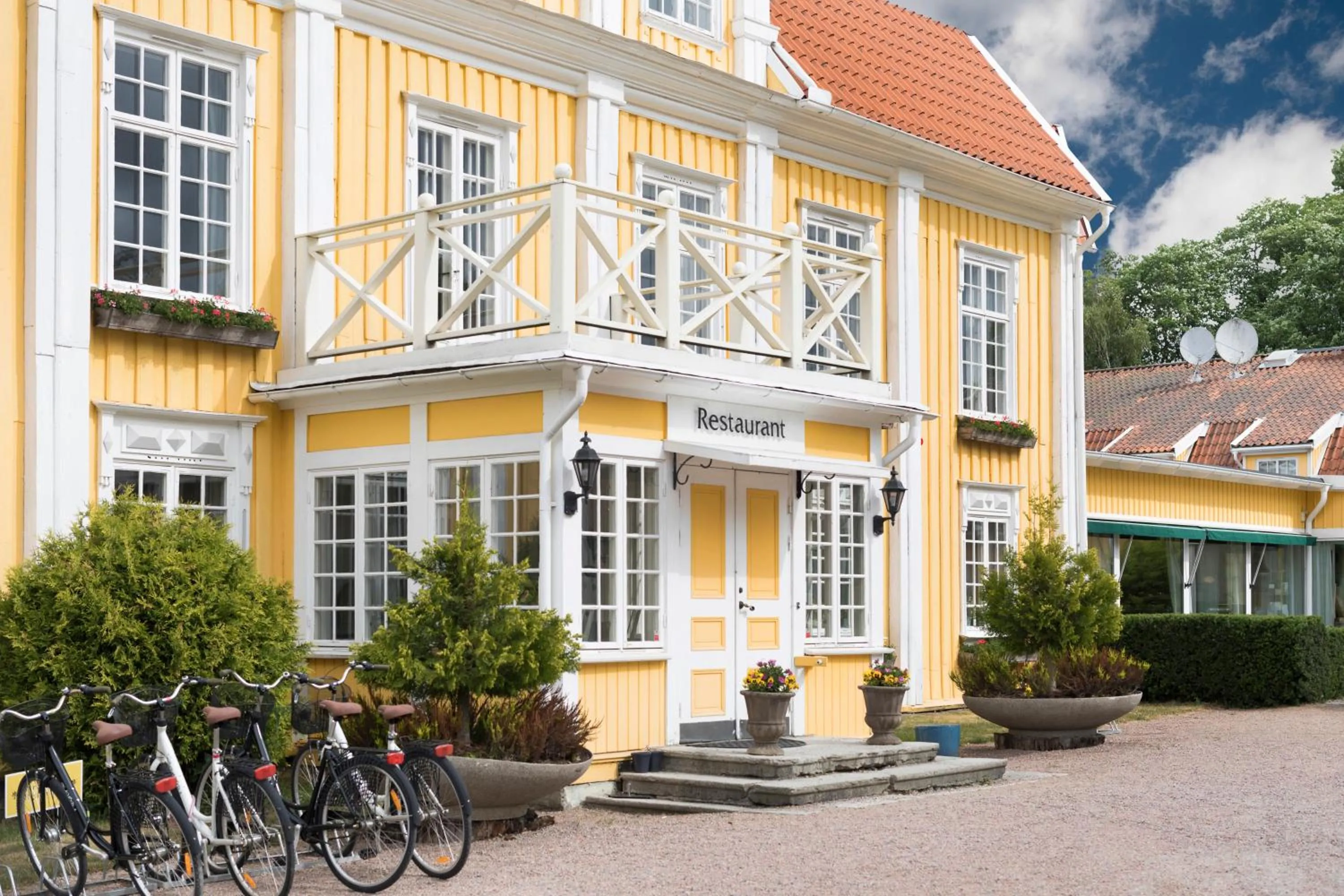 Property building in Ronnums Herrgård